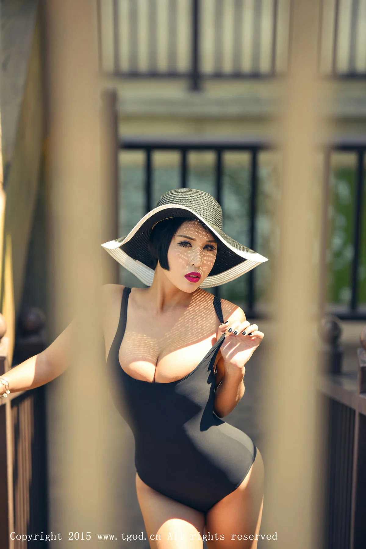 TGOD推女神 娜依灵儿云曼旅拍第三刊 - 1