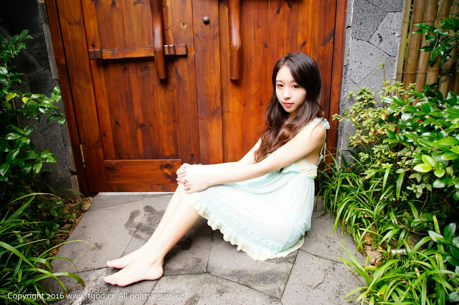 TGOD 推女神 御水温泉旅拍 梓萱Crystal 第二刊 ~肚兜 - 1