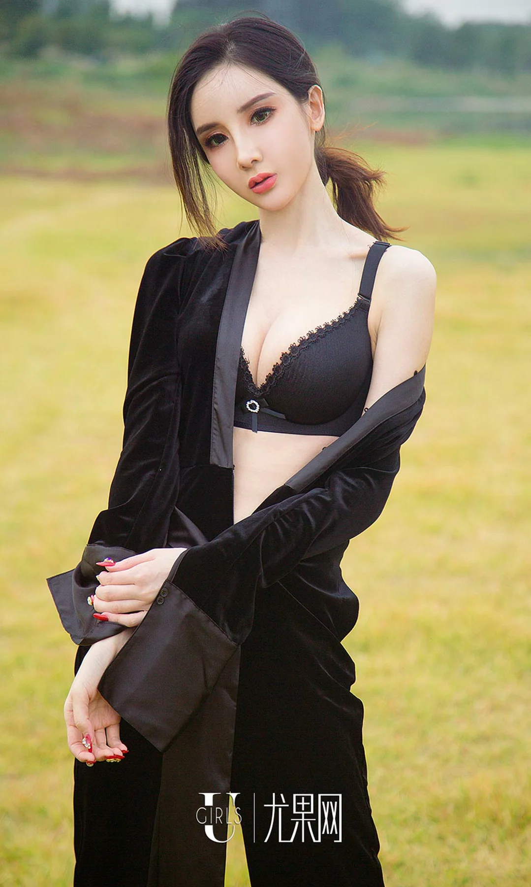 UGirls 爱尤物 No.1238 阿依努尔瓦娅街拍写真 - 8