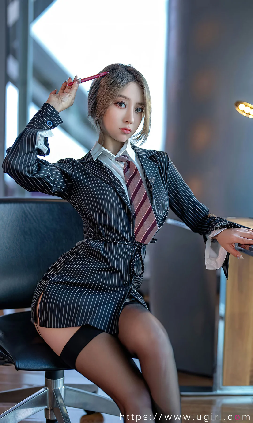 UGirls 爱尤物 No.2702 筱慧 西装加黑丝 - 2