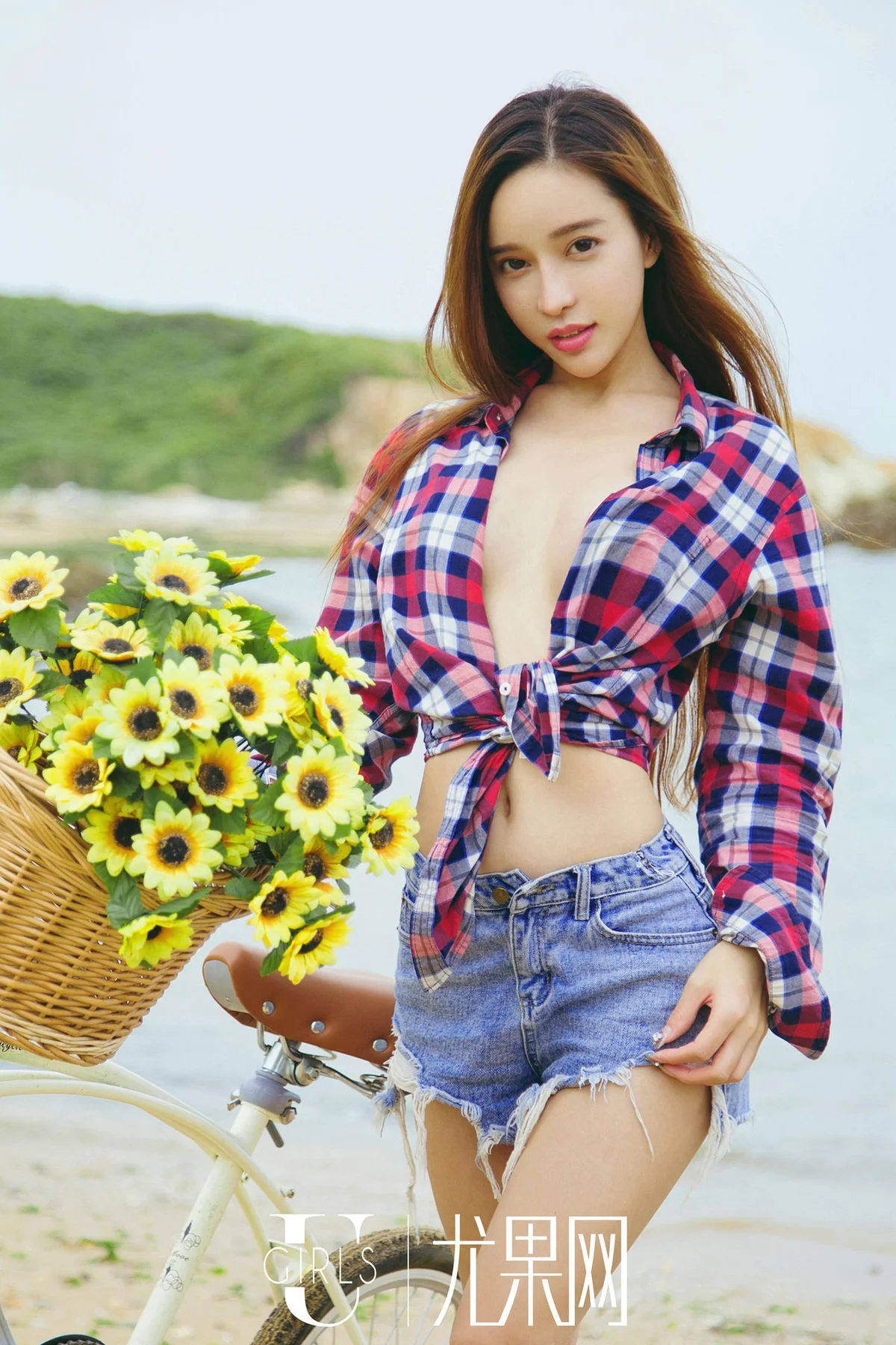 UGirls 尤果写真 No.T26 大胸妹倪叶藤和艾小青之风从海边来 - 9