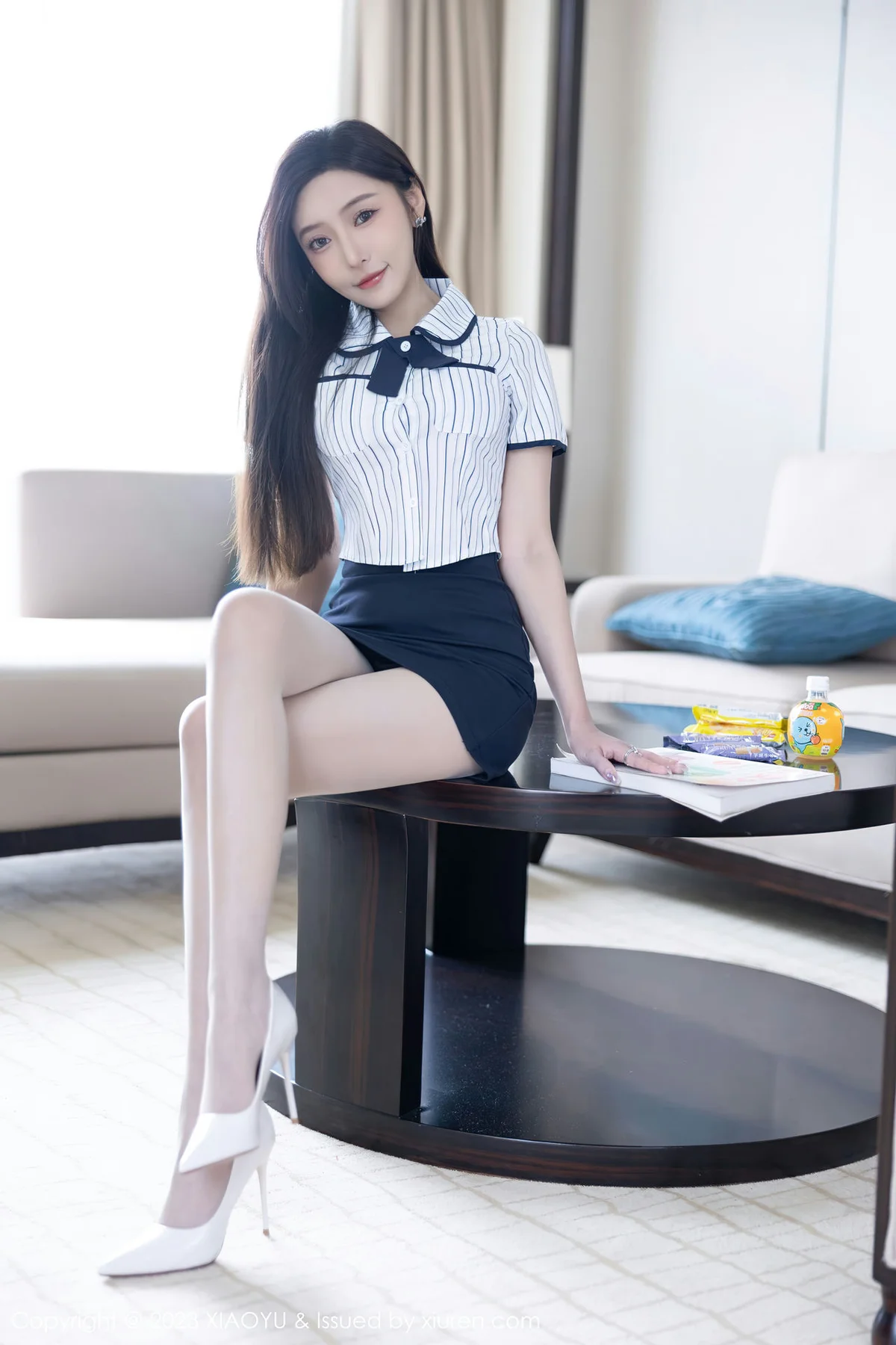 XIAOYU  语画界 Vol.1025  王馨瑶yanni 诱人原色丝袜性感写真 - 1