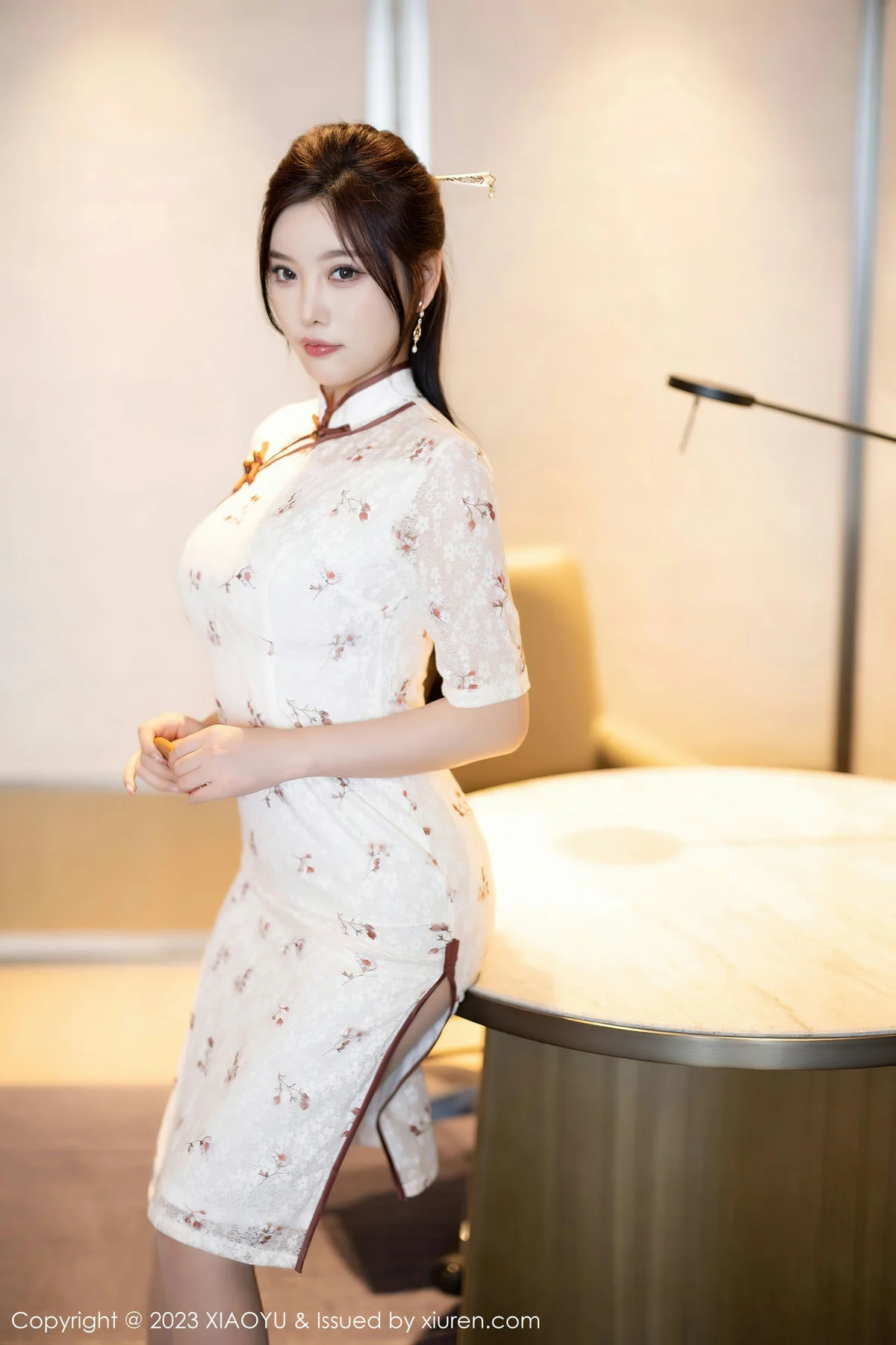 XIAOYU  语画界 Vol.1026  杨晨晨Yome 白色带图案旗袍写真 - 2