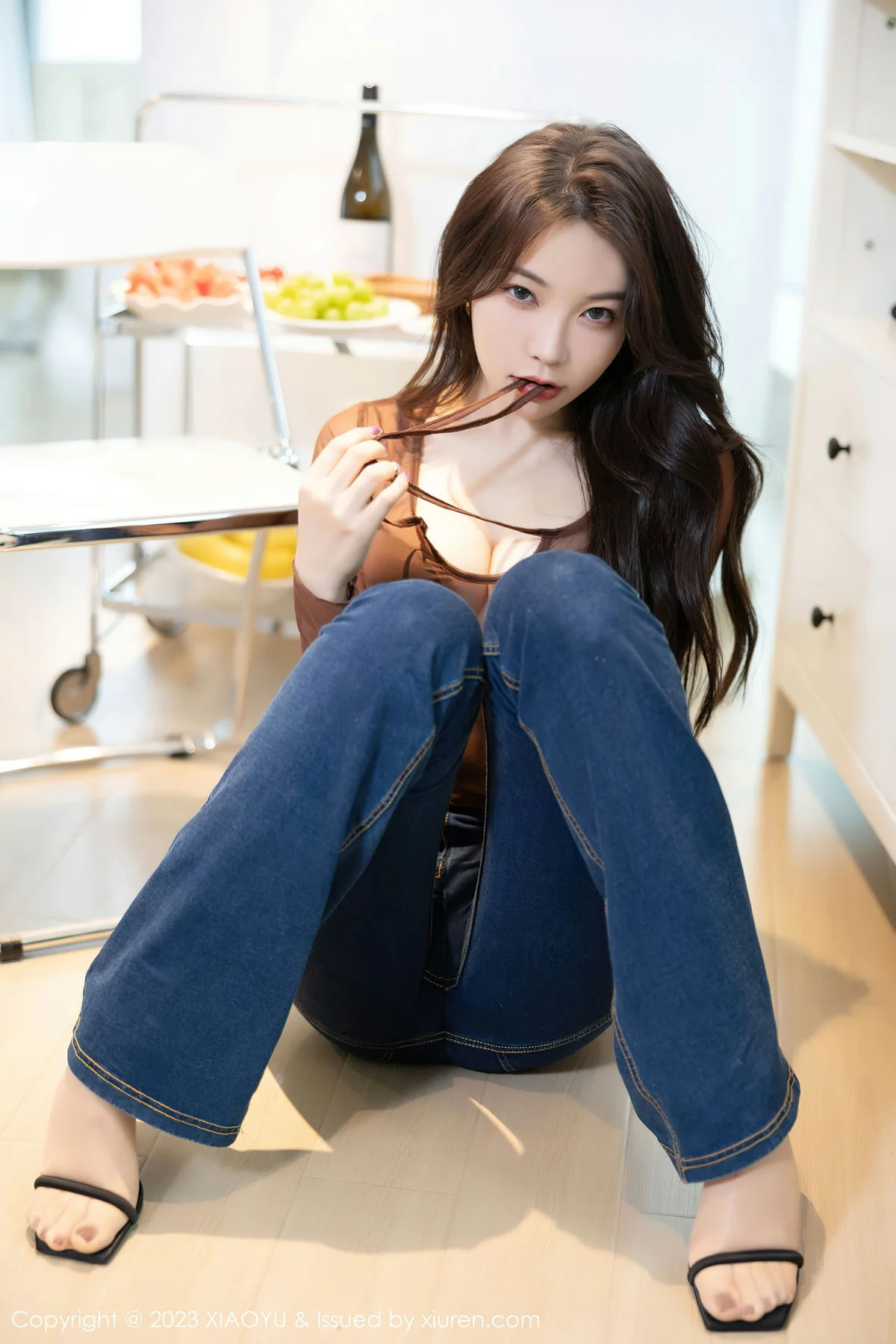 XIAOYU  语画界 Vol.1055  徐莉芝Booty 轻透上衣性感写真1 - 7