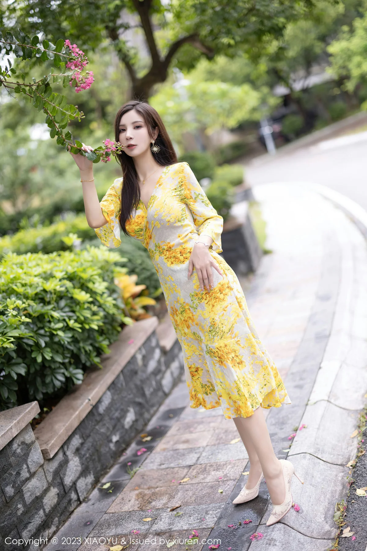 XIAOYU  语画  Vol.1066  小蛮妖Yummy 诱人原色丝袜贵州旅拍写真11 - 4