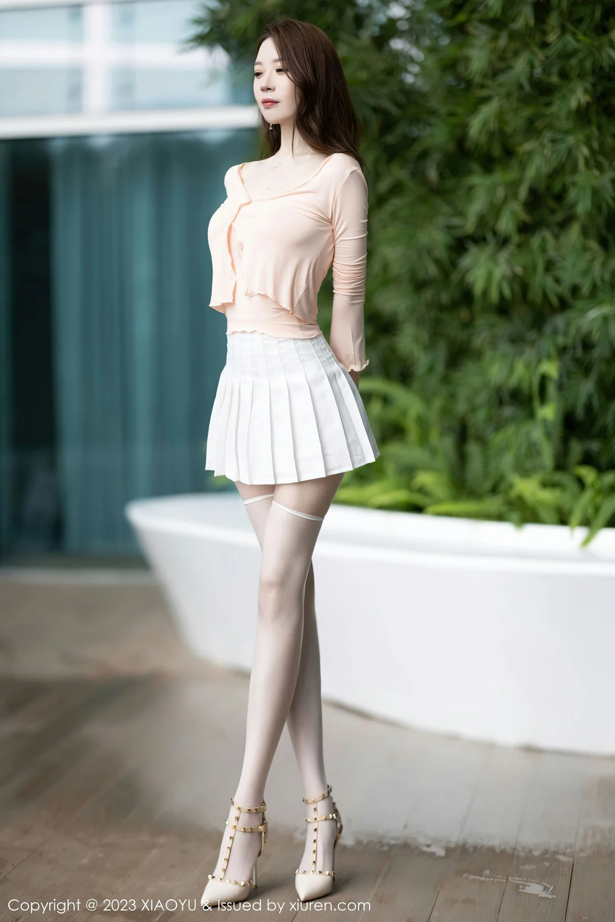 XIAOYU  语画  Vol.1069  梦心玥 诱人白色丝袜性感写真1 - 2