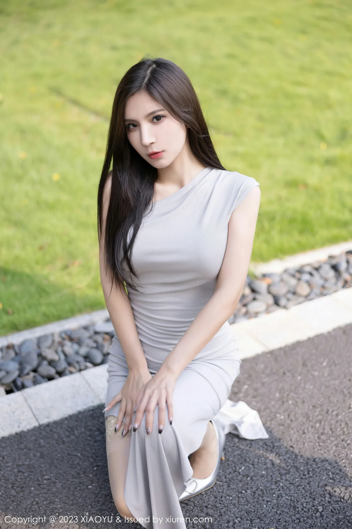 XIAOYU  语画  Vol.1074  小蛮妖Yummy 灰色蕾丝内衣贵州旅拍 - 10