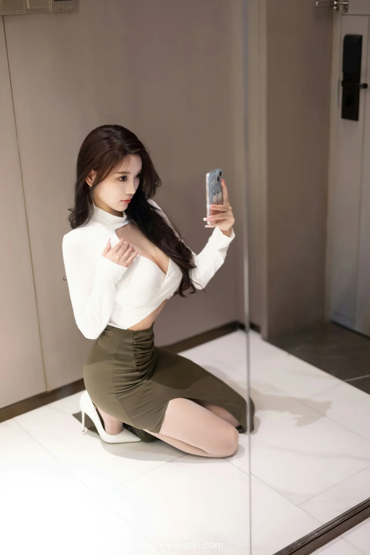 XIAOYU  语画  Vol.1080  杨晨晨Yome 绿色短裙性感写真1 - 4