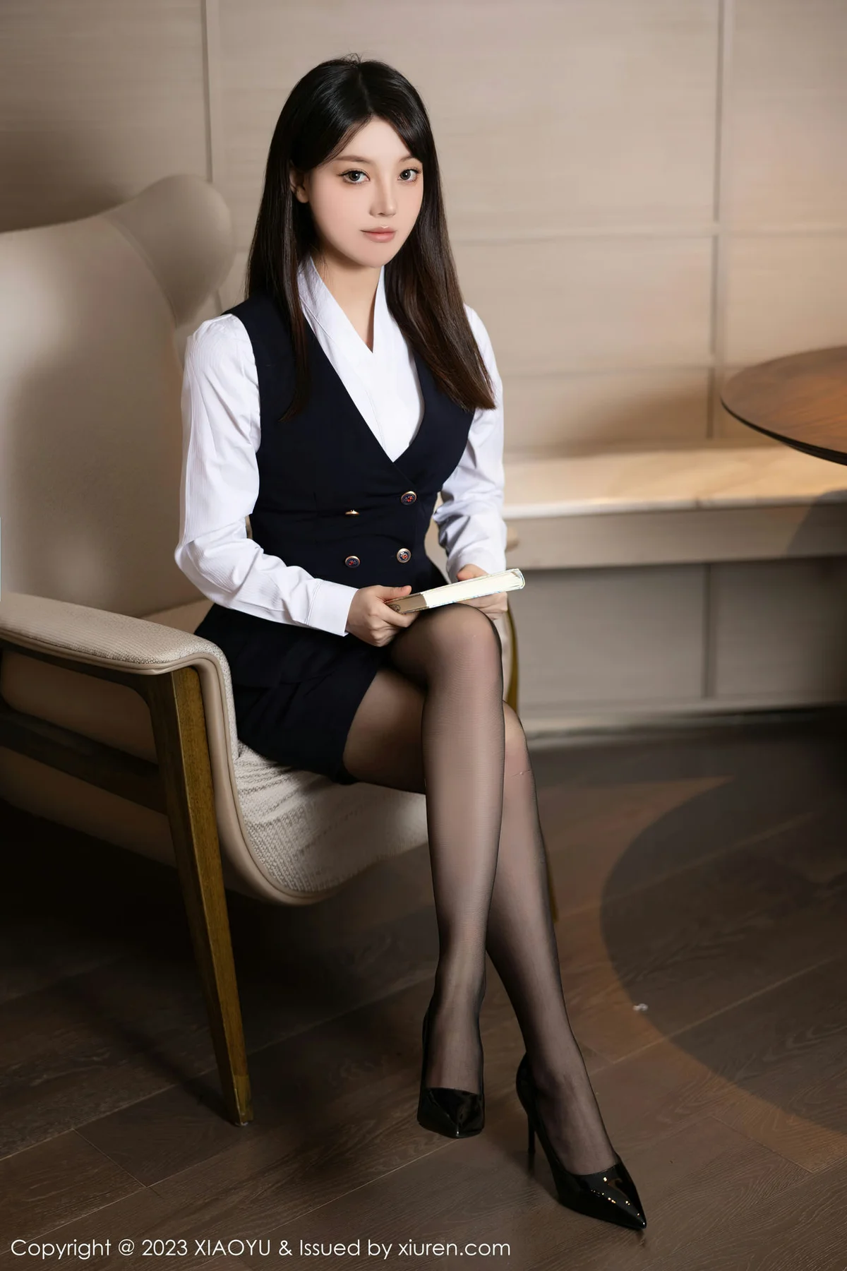 XIAOYU  语画  Vol.1113 豆瓣酱 深色Ol性感写真1 - 2