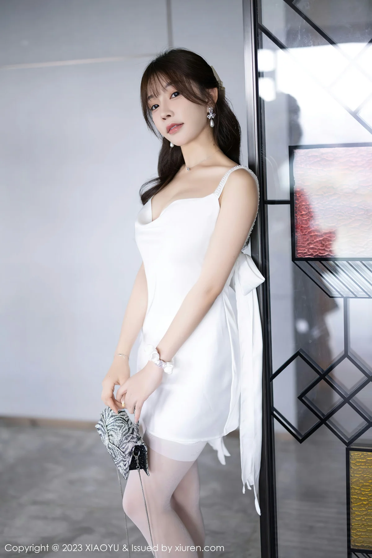 XIAOYU  语画  Vol.1131  徐莉芝Booty 白色丝袜性感写真1 - 3
