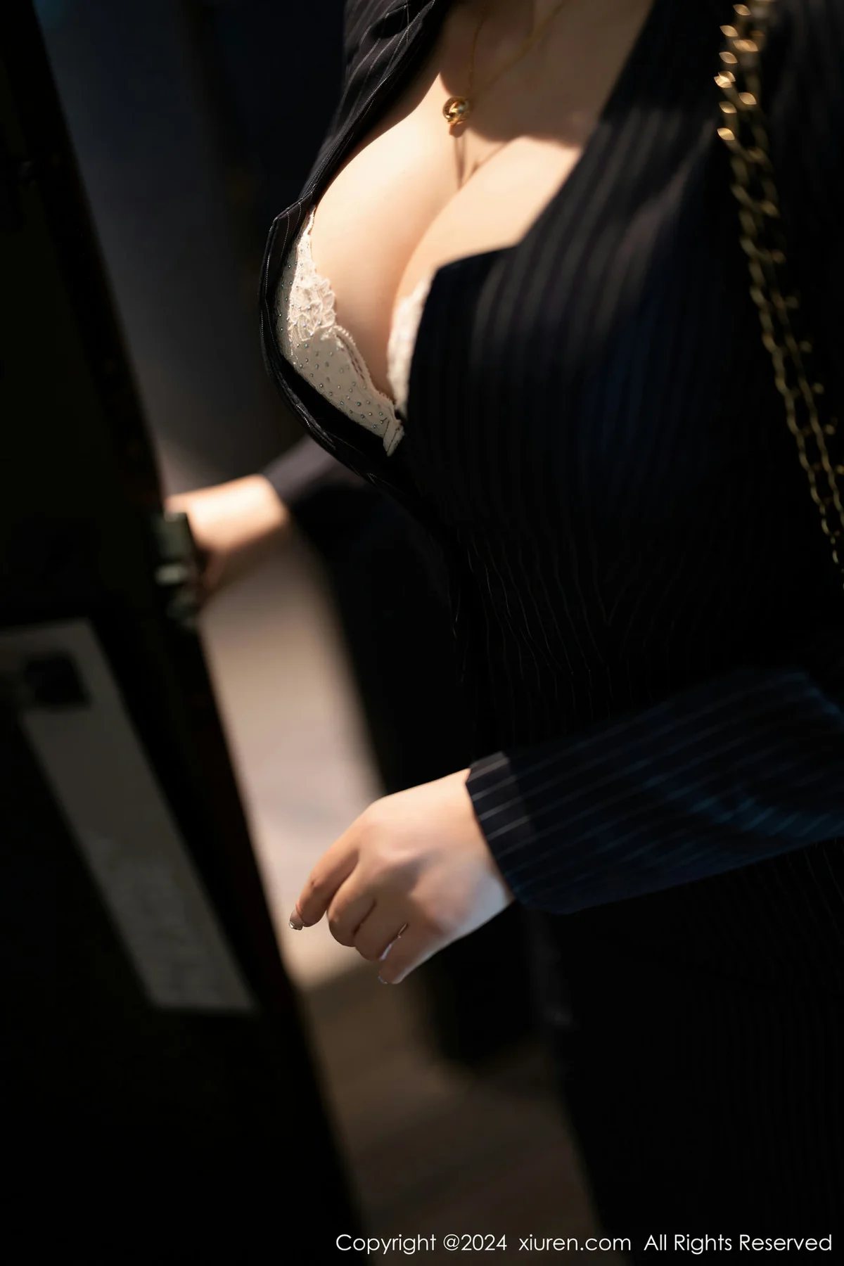 XIAOYU  语画  Vol.1188  杨晨晨Yome 黑色条纹西服海南旅拍11 - 9