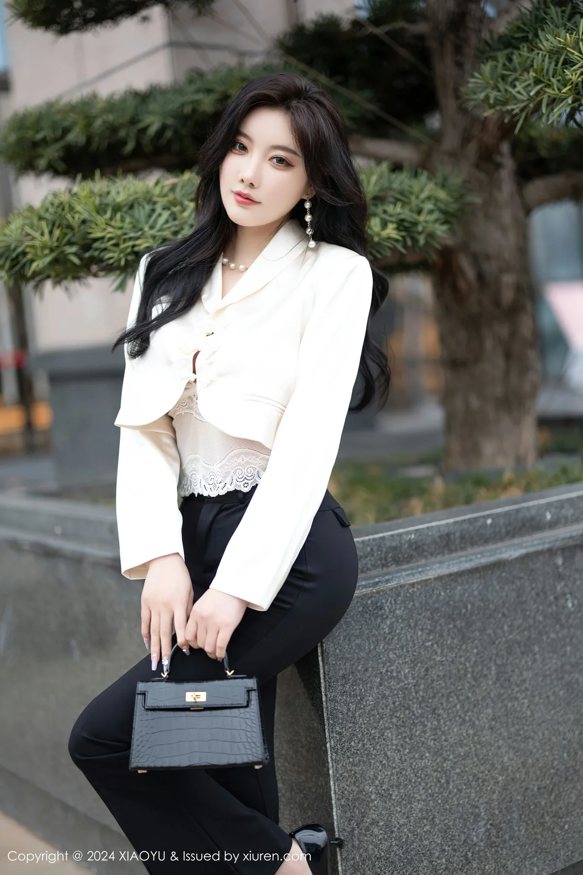 XIAOYU  语画  Vol.1233 杨晨晨Yome 魅惑黑丝哈尔滨旅拍1 - 4