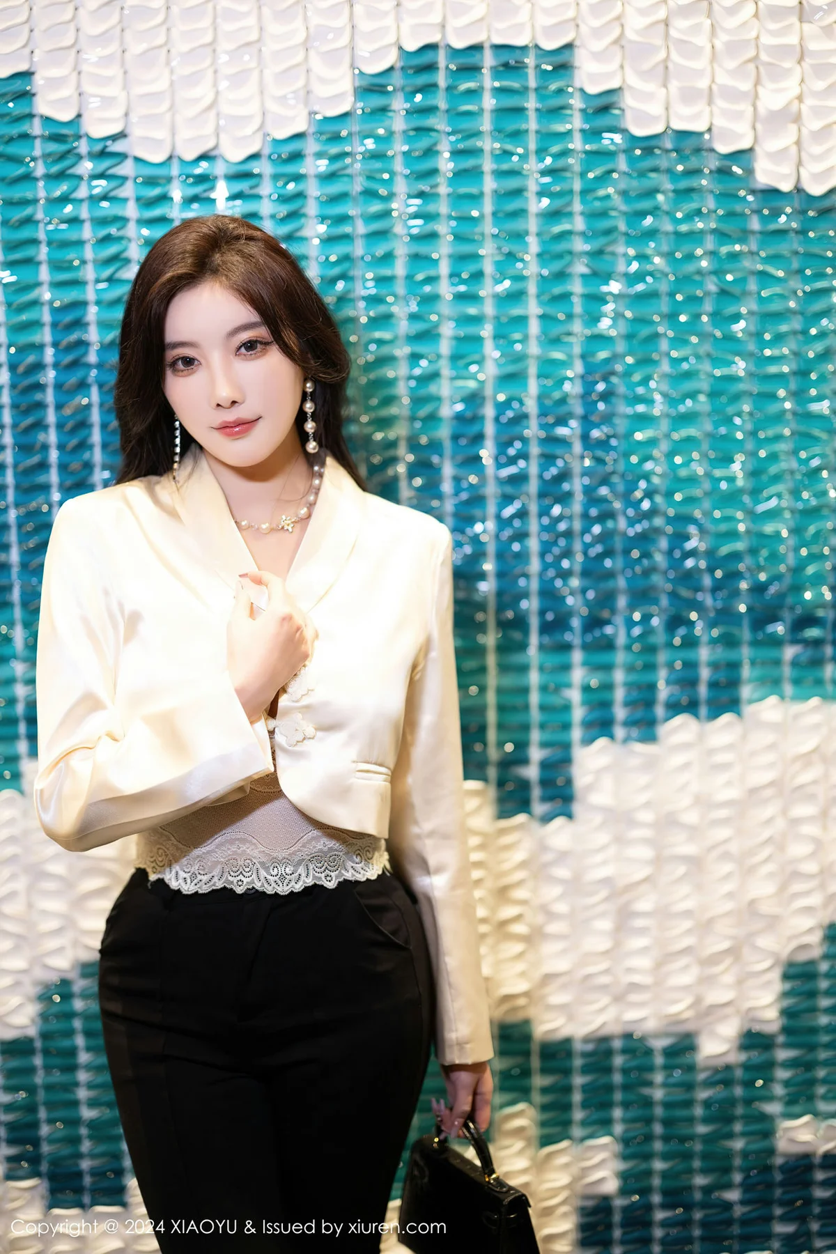 XIAOYU  语画  Vol.1233 杨晨晨Yome 魅惑黑丝哈尔滨旅拍1 - 8