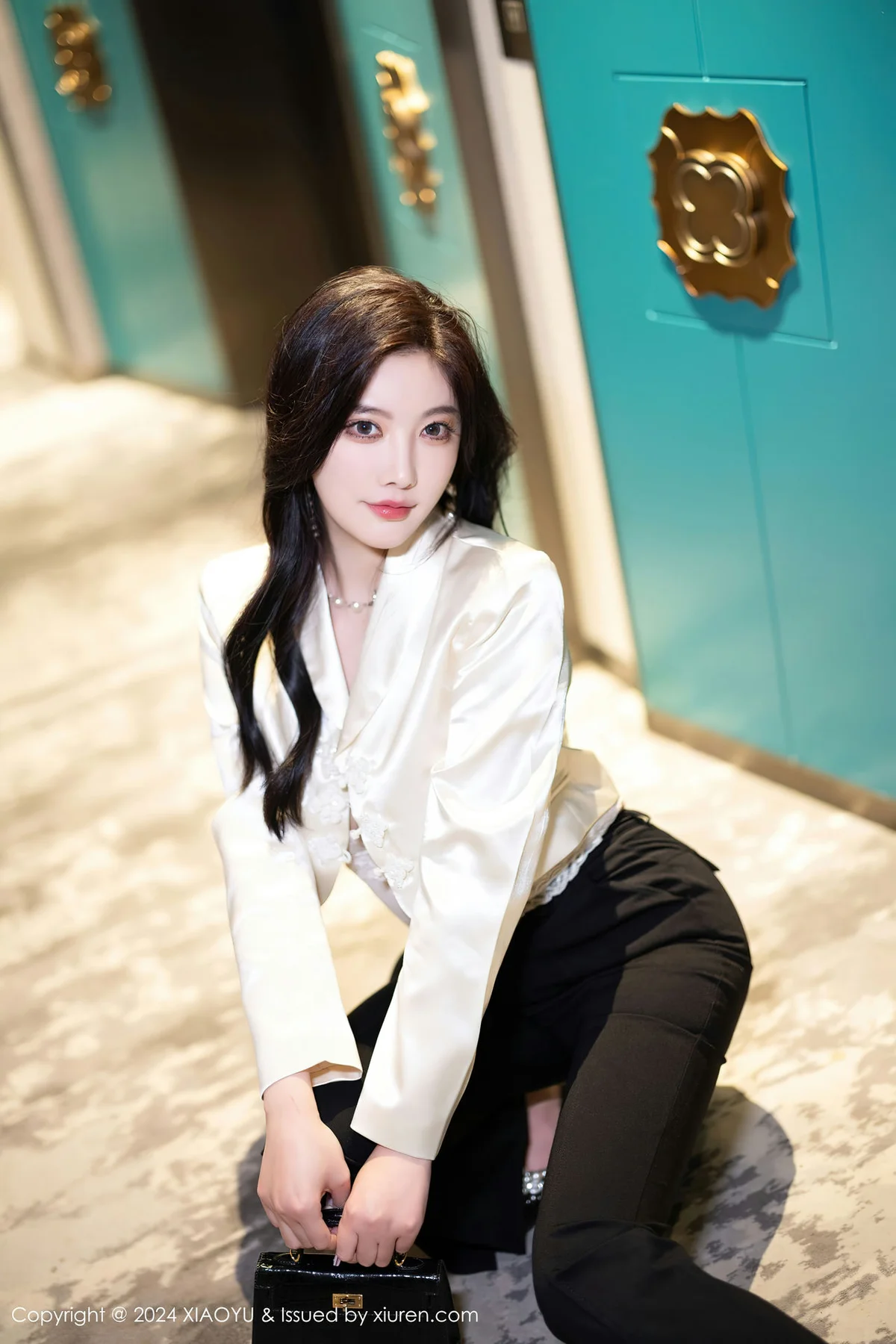 XIAOYU  语画  Vol.1233 杨晨晨Yome 魅惑黑丝哈尔滨旅拍1 - 9