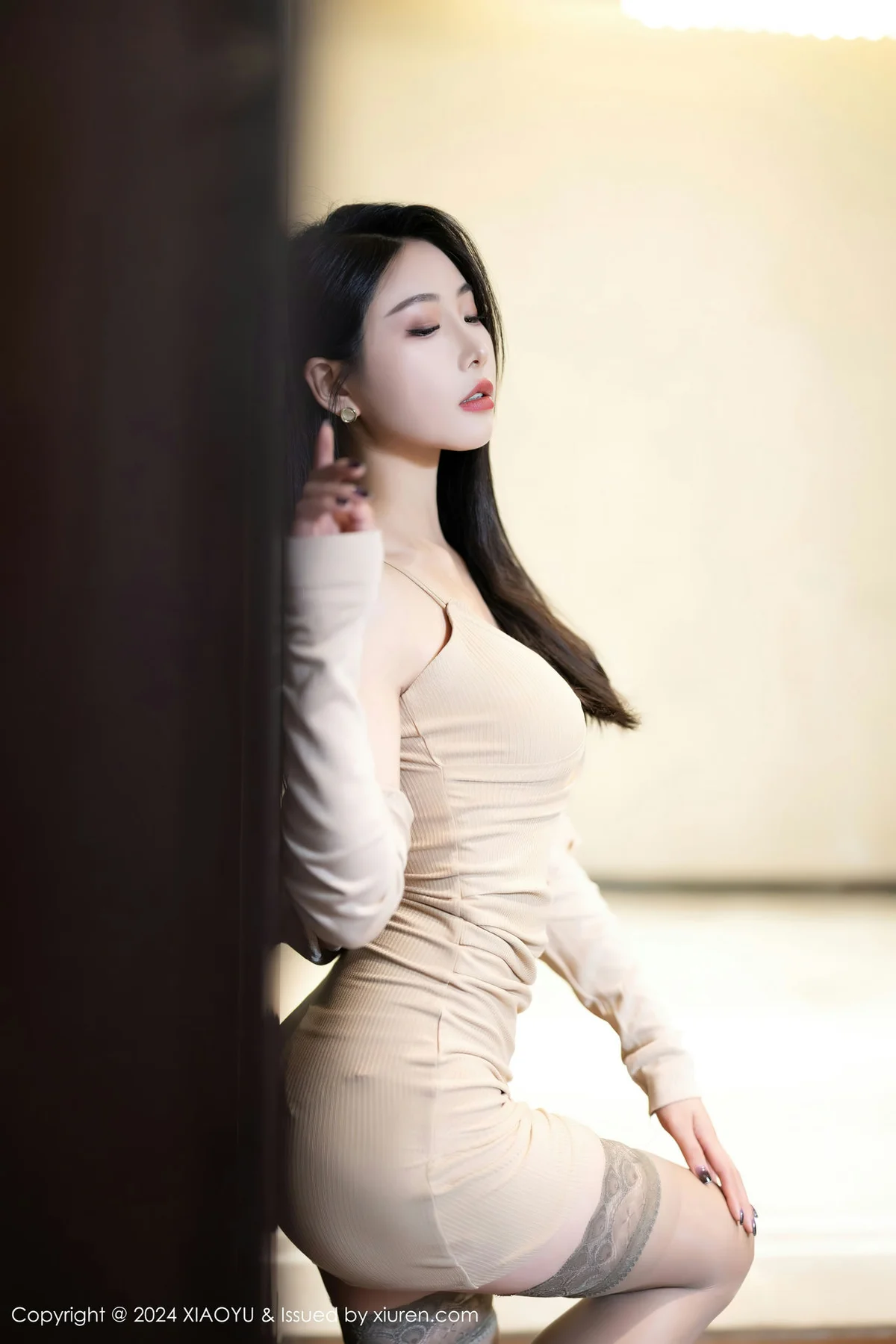 XIAOYU  语画  Vol.1235 苏苏阿 露肩连衣短裙性感写真1 - 5