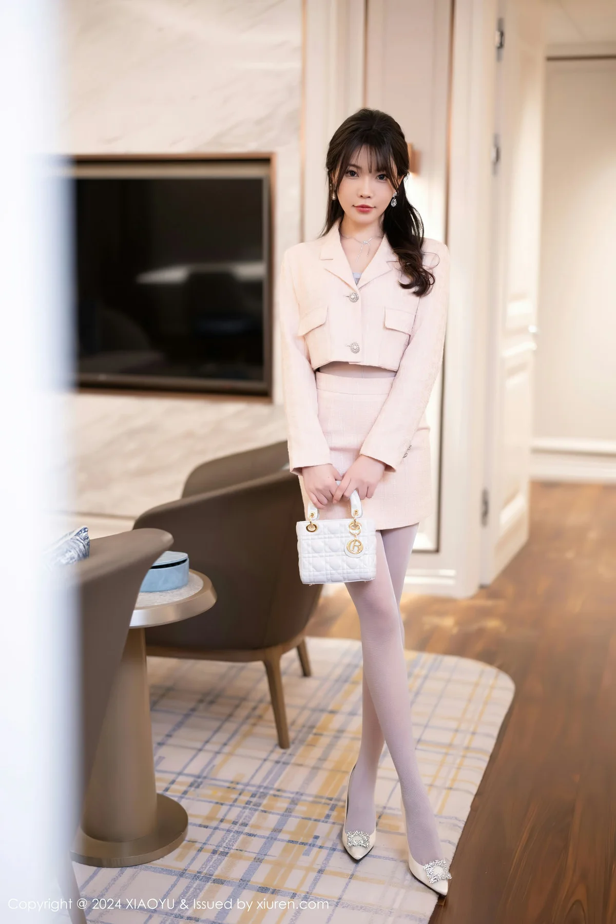 XIAOYU  语画  Vol.1236 徐莉芝Booty 诱人灰色丝袜哈尔滨旅拍1 - 1