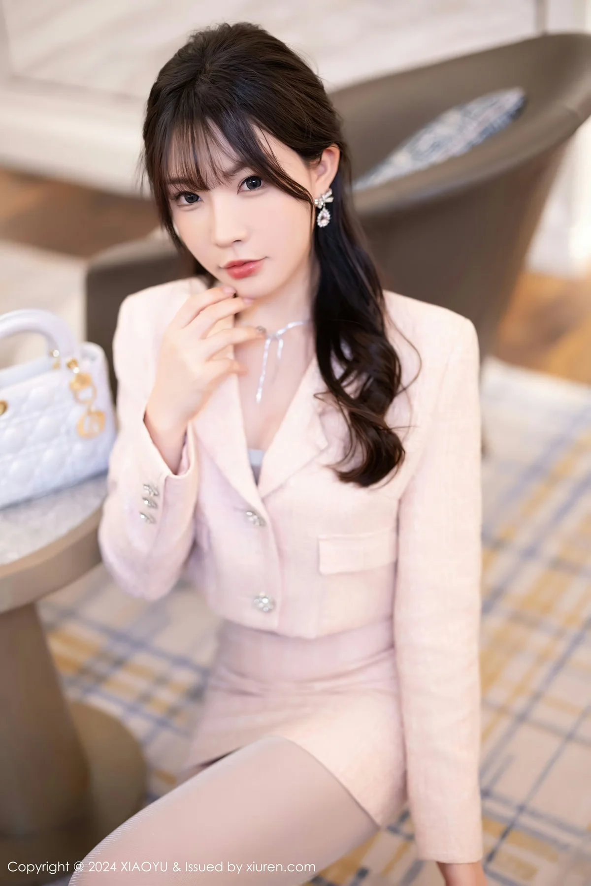 XIAOYU  语画  Vol.1236 徐莉芝Booty 诱人灰色丝袜哈尔滨旅拍1 - 7