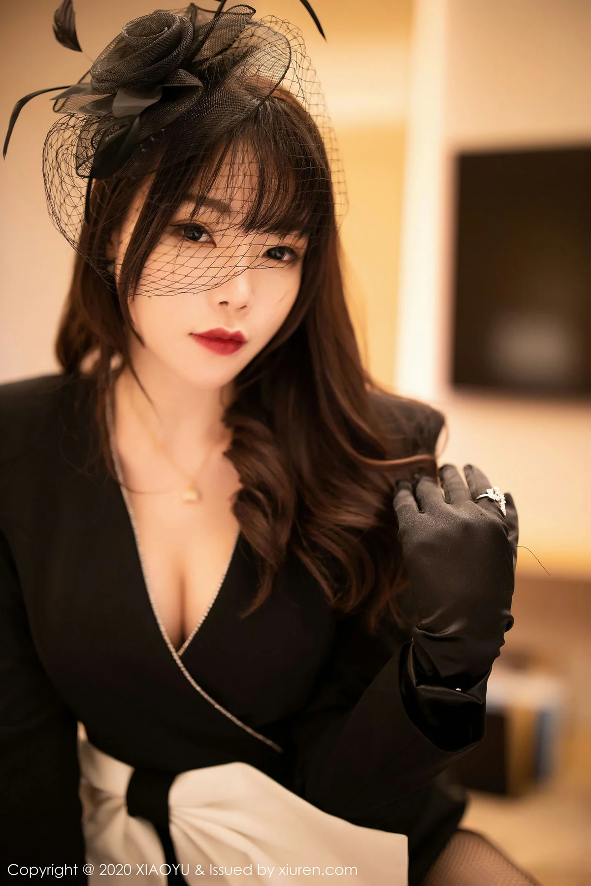 XIAOYU  语画界 Vol.239 典雅制服与魅惑网袜 芝芝Booty 澳门心愿旅拍写真 - 10