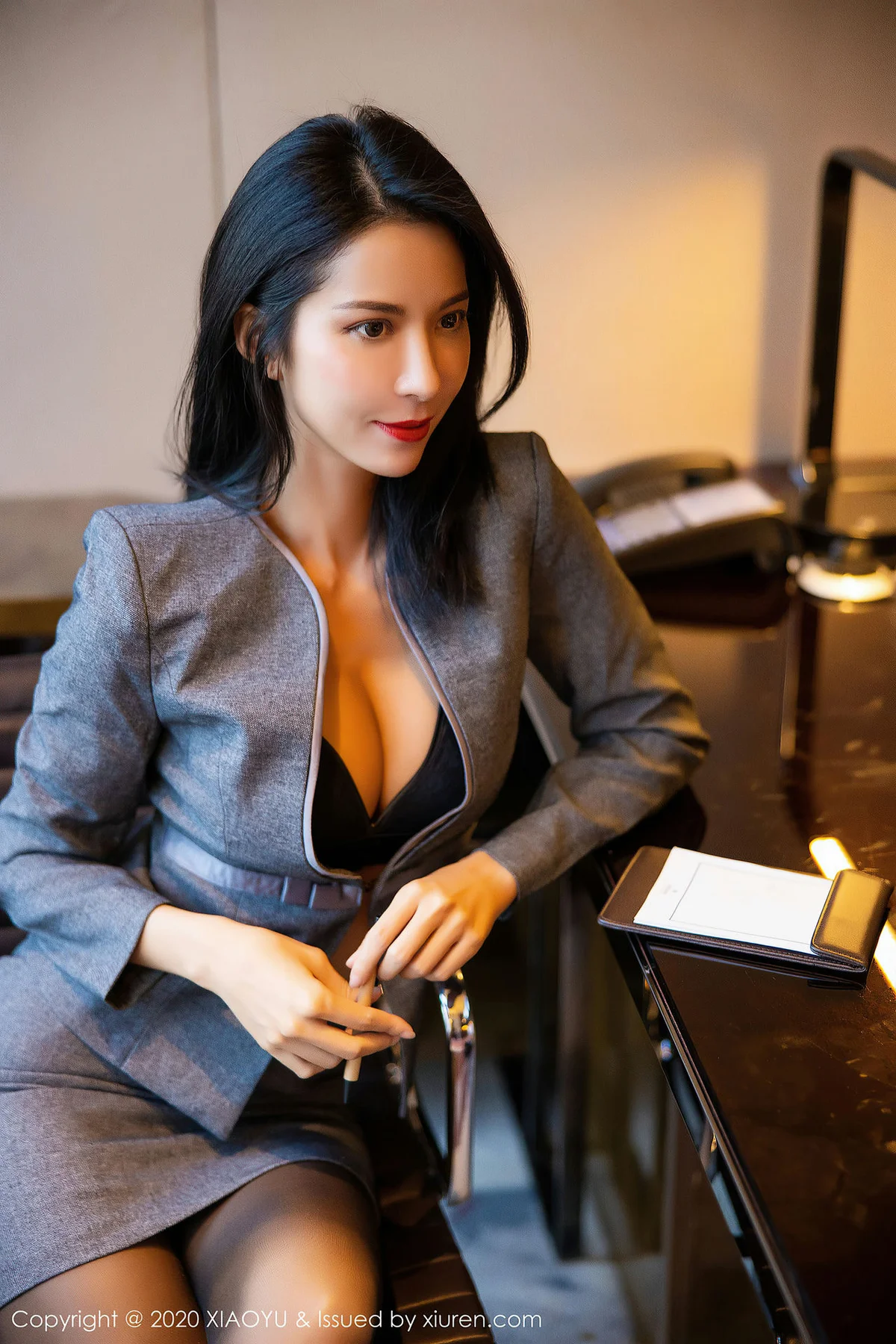 XIAOYU  语画界 Vol.347 carry 职业制服黑丝美腿 - 5