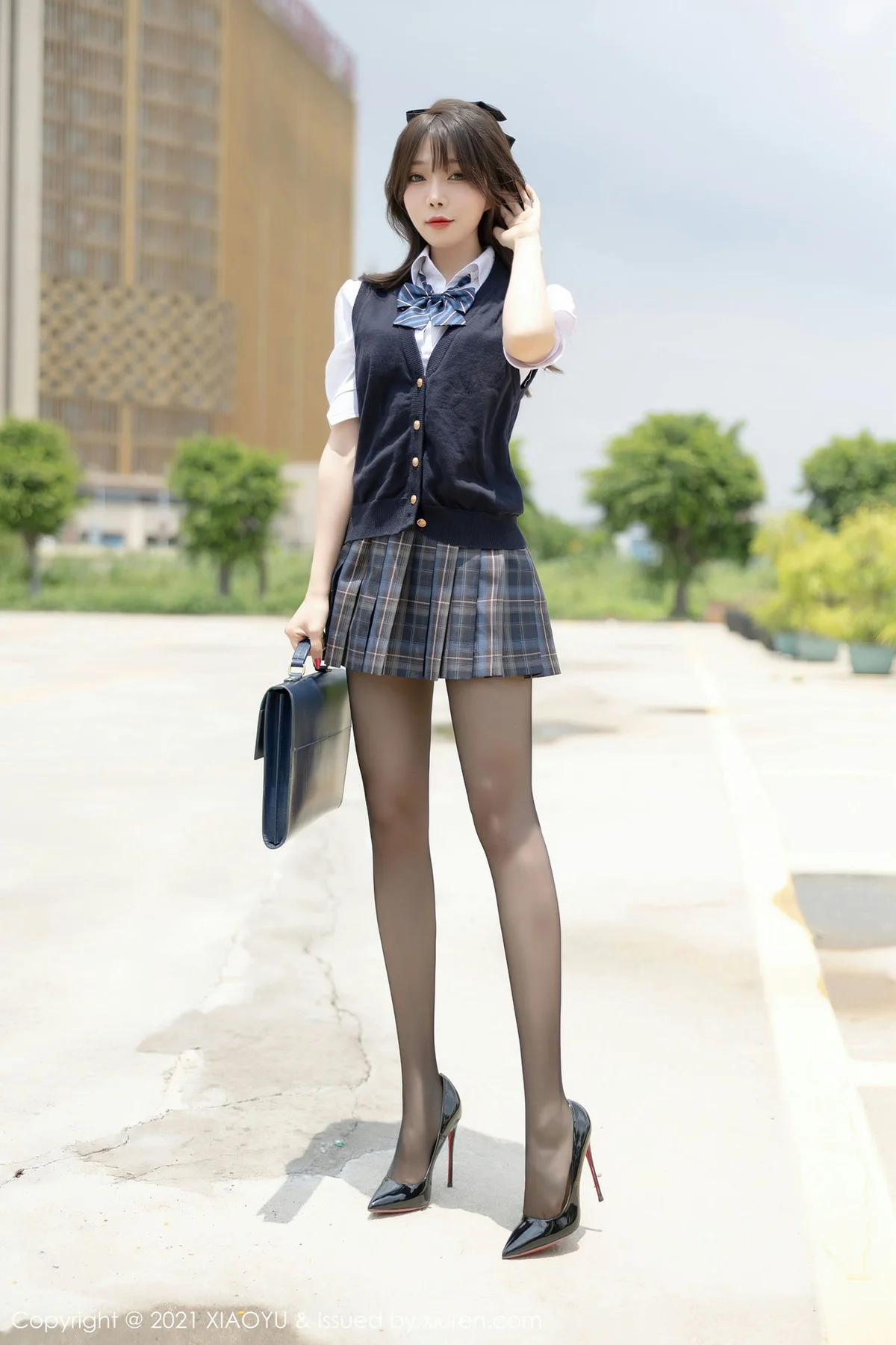 XIAOYU  语画界 Vol.553 室外车拍主题系列 芝芝Booty 性感写真1 - 1