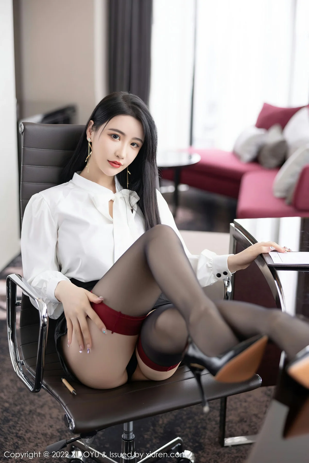 XIAOYU  语画界 Vol.819  秘书角色装扮 Cherry樱桃酱 性感拍写真1 - 4