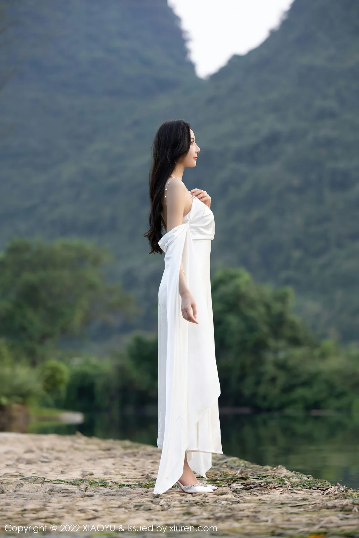 XIAOYU  语画界 Vol.884  王馨瑶yanni 蕾丝内衣户外场景杭州旅拍1 - 2