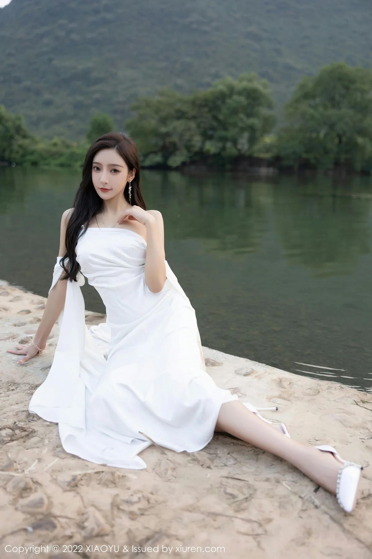 XIAOYU  语画界 Vol.884  王馨瑶yanni 蕾丝内衣户外场景杭州旅拍1 - 9