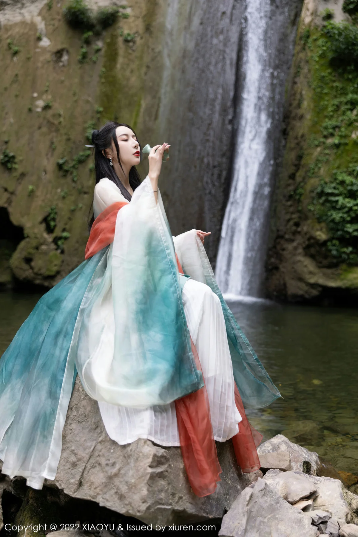 XIAOYU  语画界 Vol.889  王馨瑶yanni 浅色古装户外场景杭州旅拍写真11 - 1