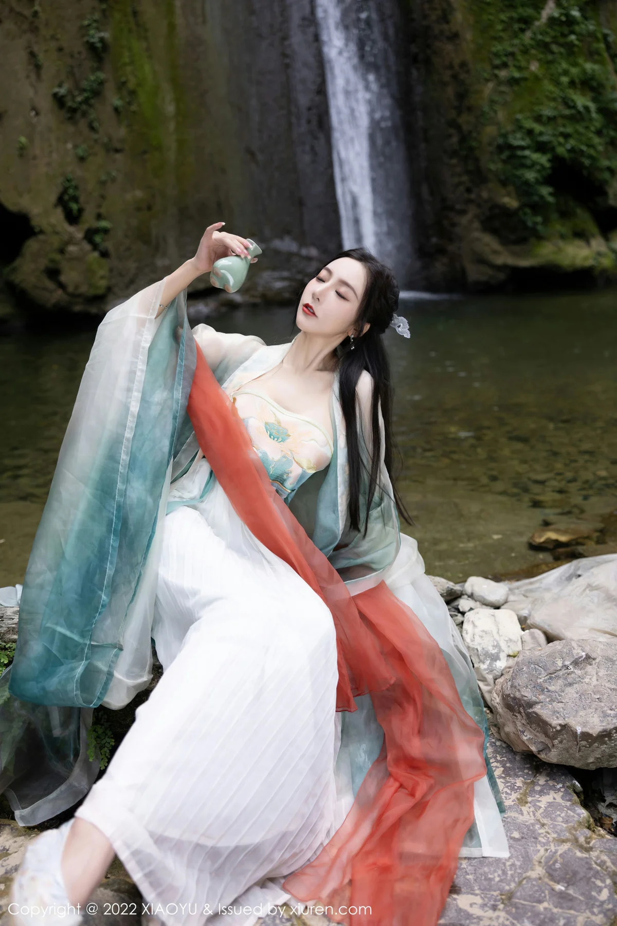 XIAOYU  语画界 Vol.889  王馨瑶yanni 浅色古装户外场景杭州旅拍写真11 - 3