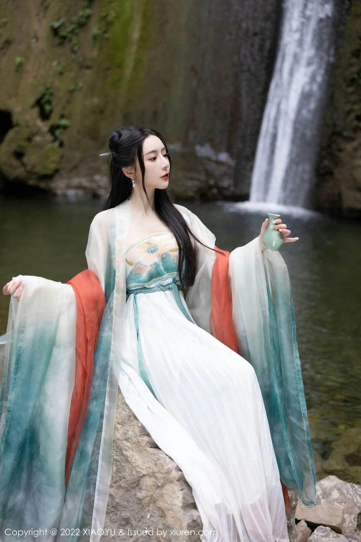 XIAOYU  语画界 Vol.889  王馨瑶yanni 浅色古装户外场景杭州旅拍写真11 - 9