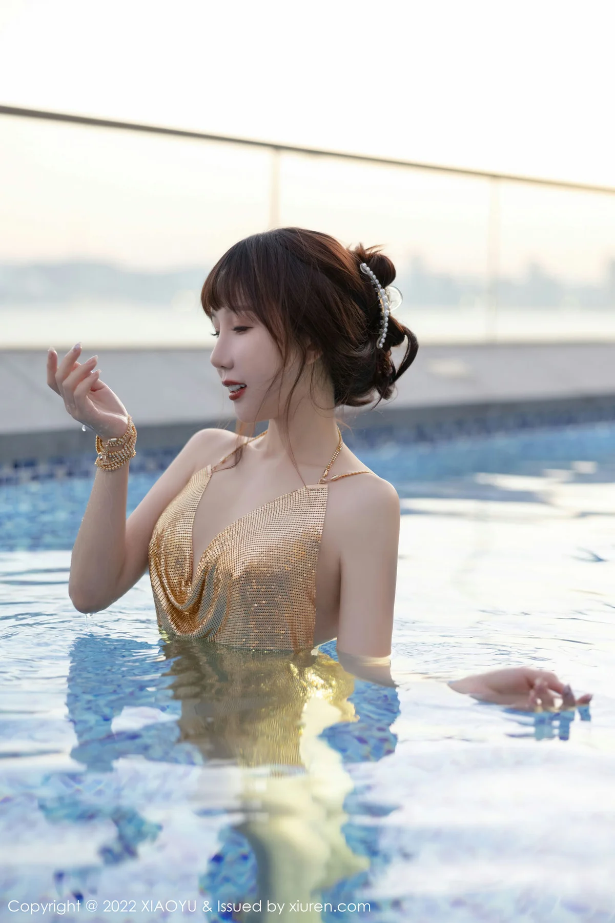 XIAOYU  语画界 Vol.890  波巧酱 吊带短裙泳池场景拍摄性感写真1 - 4