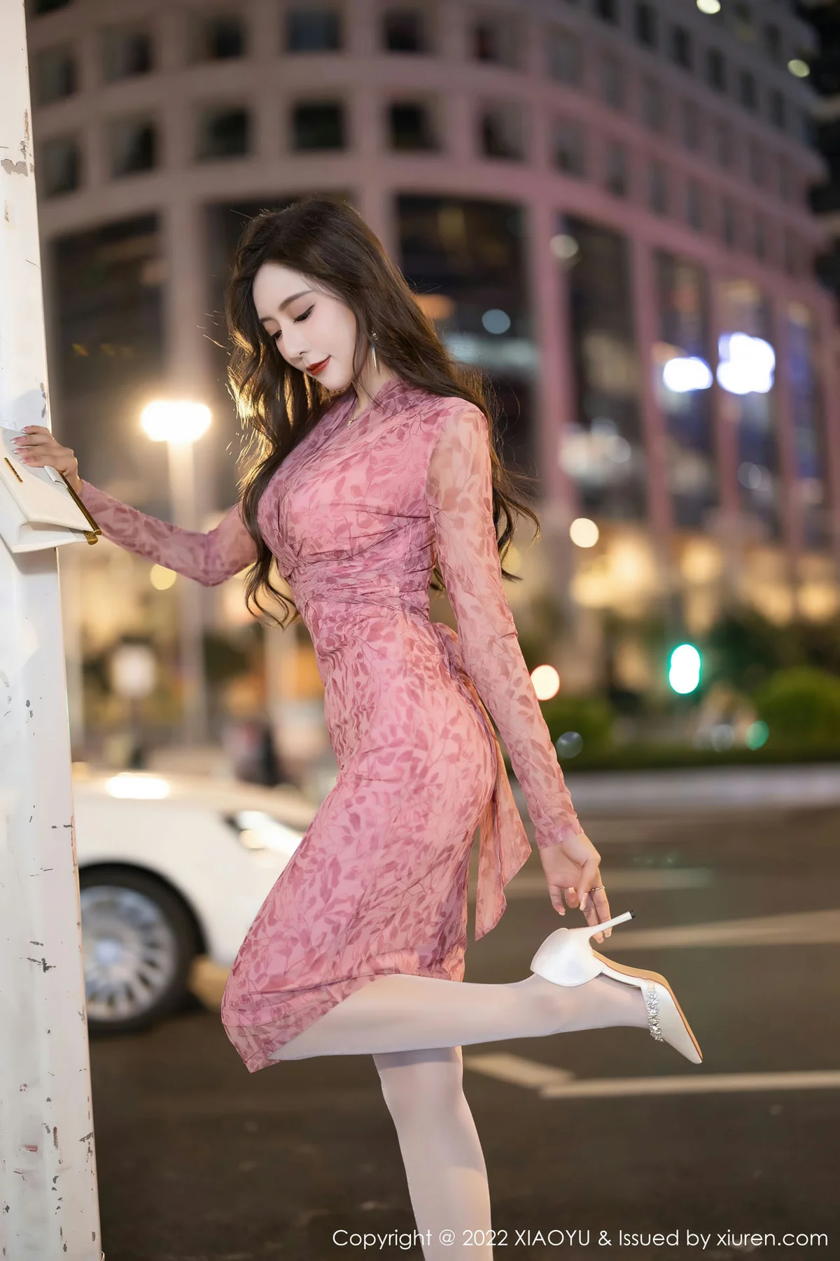 XIAOYU  语画界 Vol.899  王馨瑶yanni 户外场景拍摄连衣短裙性感写真1 - 7