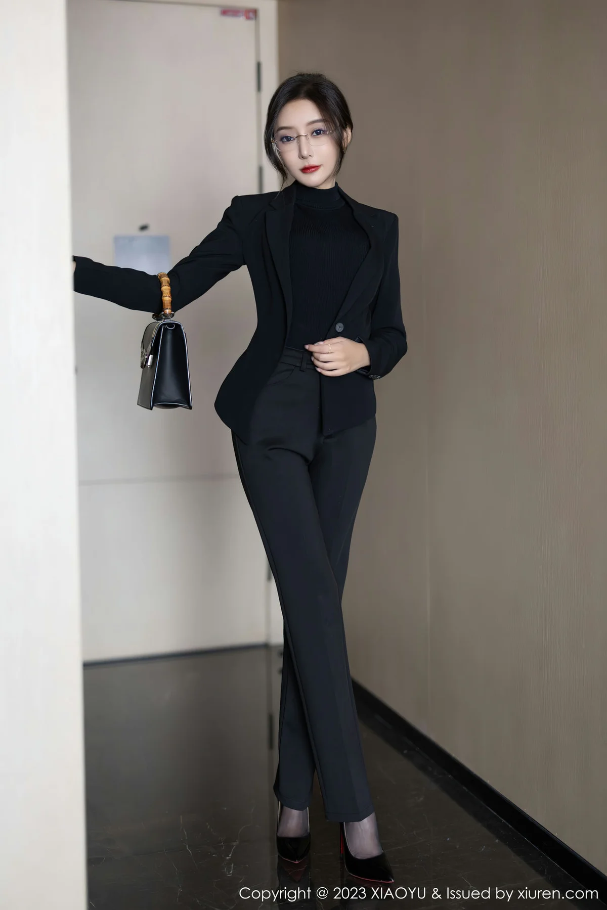 XIAOYU  语画界 Vol.974  王馨瑶yanni 黑色制服Ol性感写真11 - 10