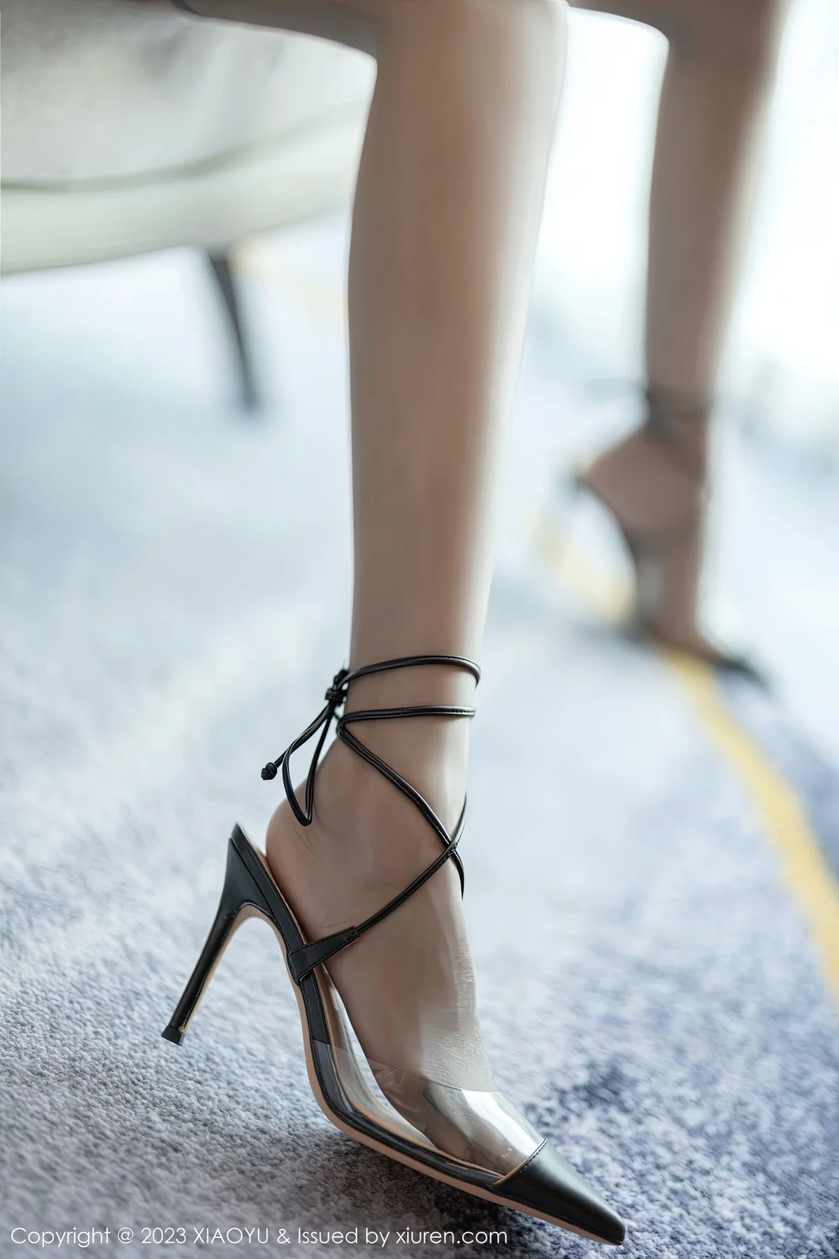 XIAOYU  语画界 Vol.990  王馨瑶yanni 魅惑灰丝性感写真1 - 3