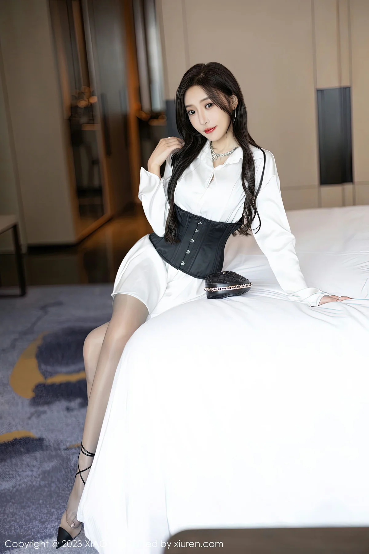 XIAOYU  语画界 Vol.990  王馨瑶yanni 魅惑灰丝性感写真1 - 7