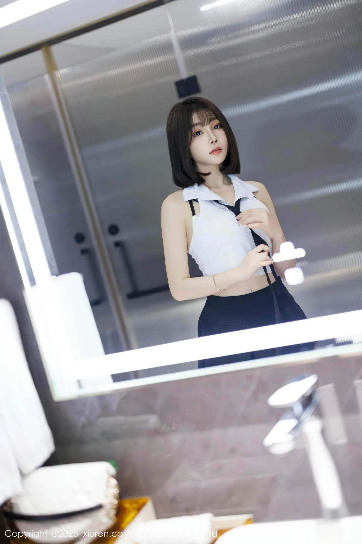 XiuRen 秀人 No.10048 徐莉芝Booty 香肩美腿短裙 - 1