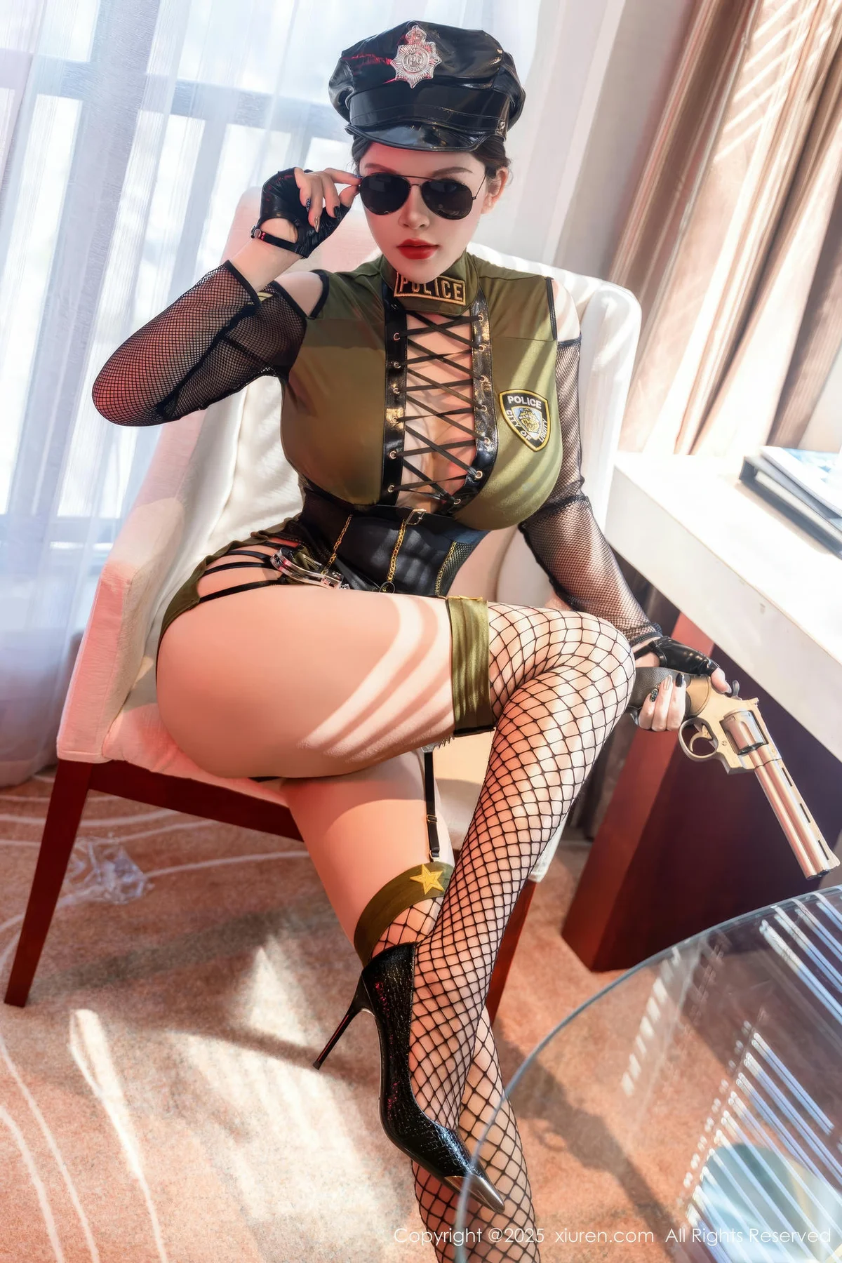 XiuRen 秀人 No.10064 伊丽莎有点白 制服网袜诱惑欧范 - 10