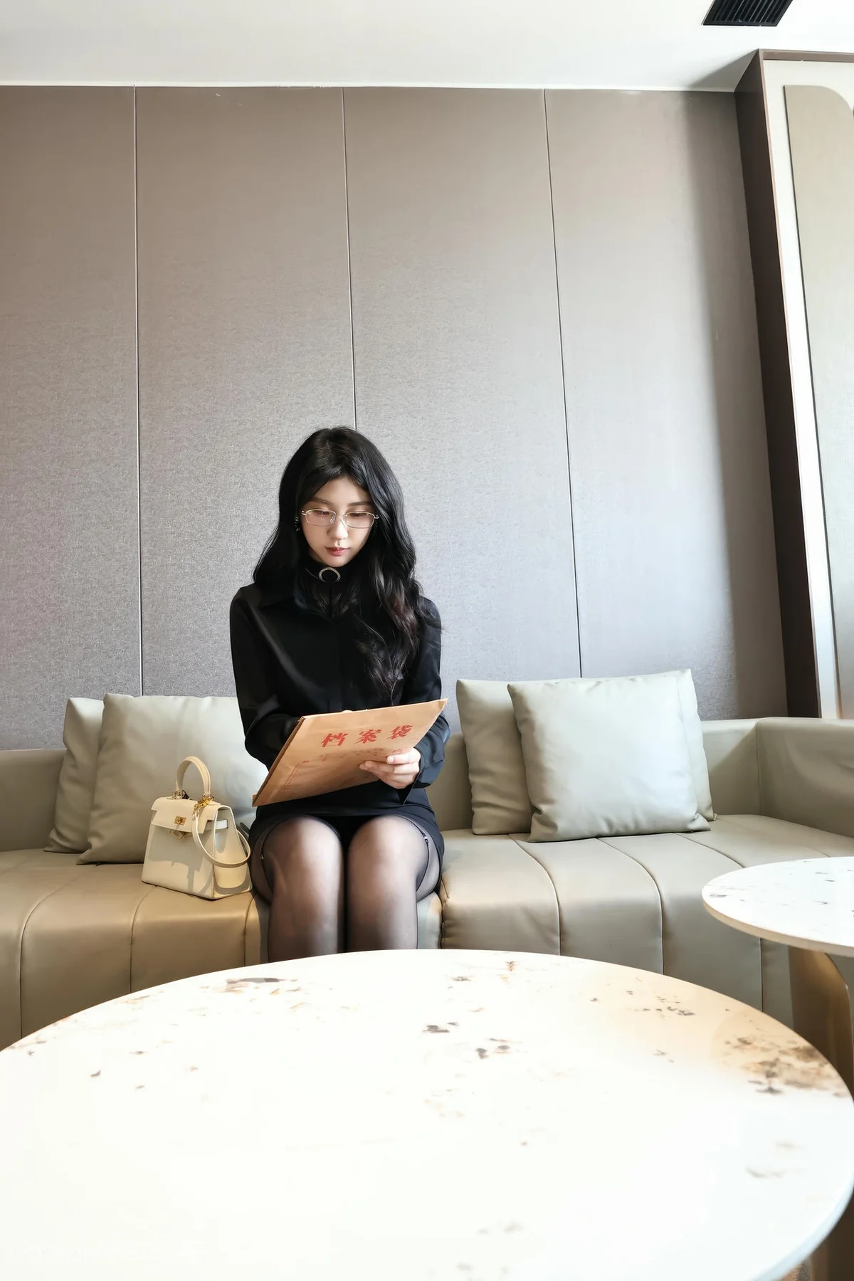 XiuRen 秀人 No.10167 小芭乐 黑色OL魅惑黑丝服饰 - 1