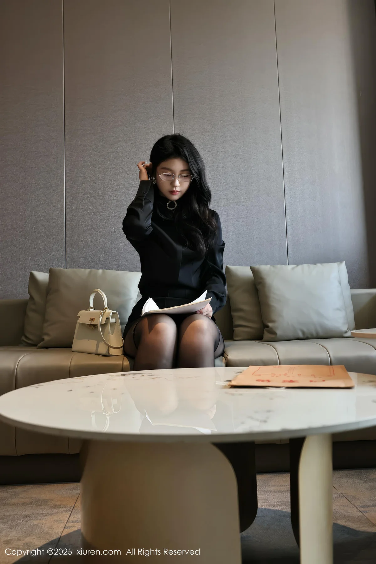 XiuRen 秀人 No.10167 小芭乐 黑色OL魅惑黑丝服饰 - 2