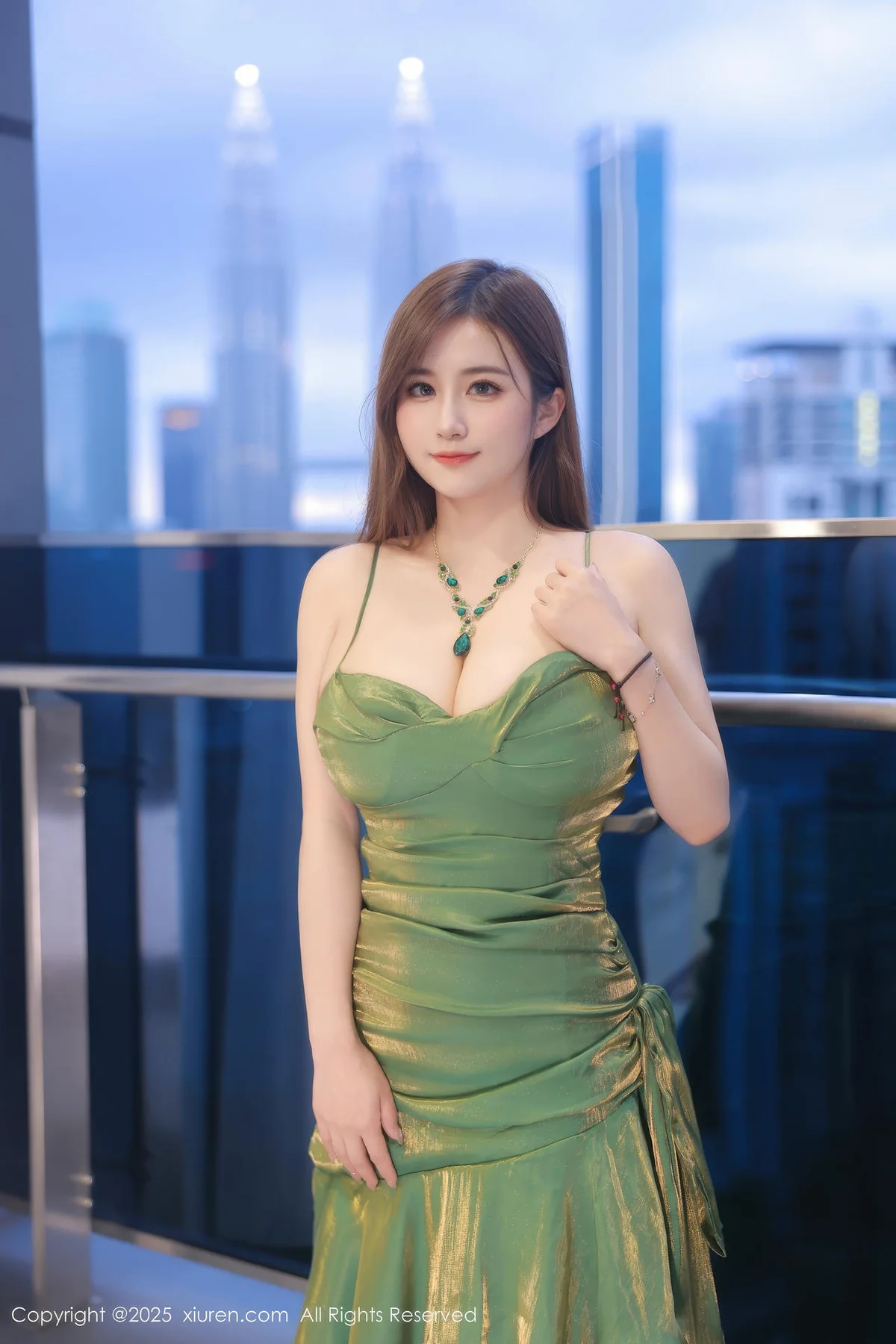 XiuRen 秀人 No.10169 小肉肉咪 绿色连衣短裙 - 1