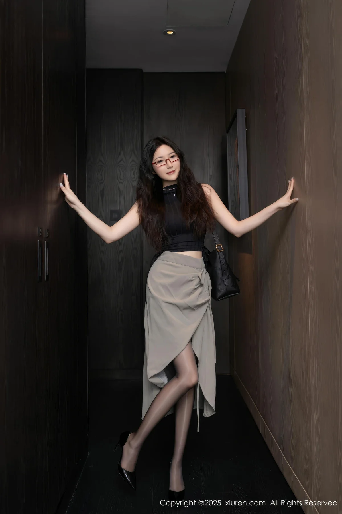 XiuRen 秀人 No.10231 鱼子酱Fish 紫色内衣魅惑黑丝 - 4