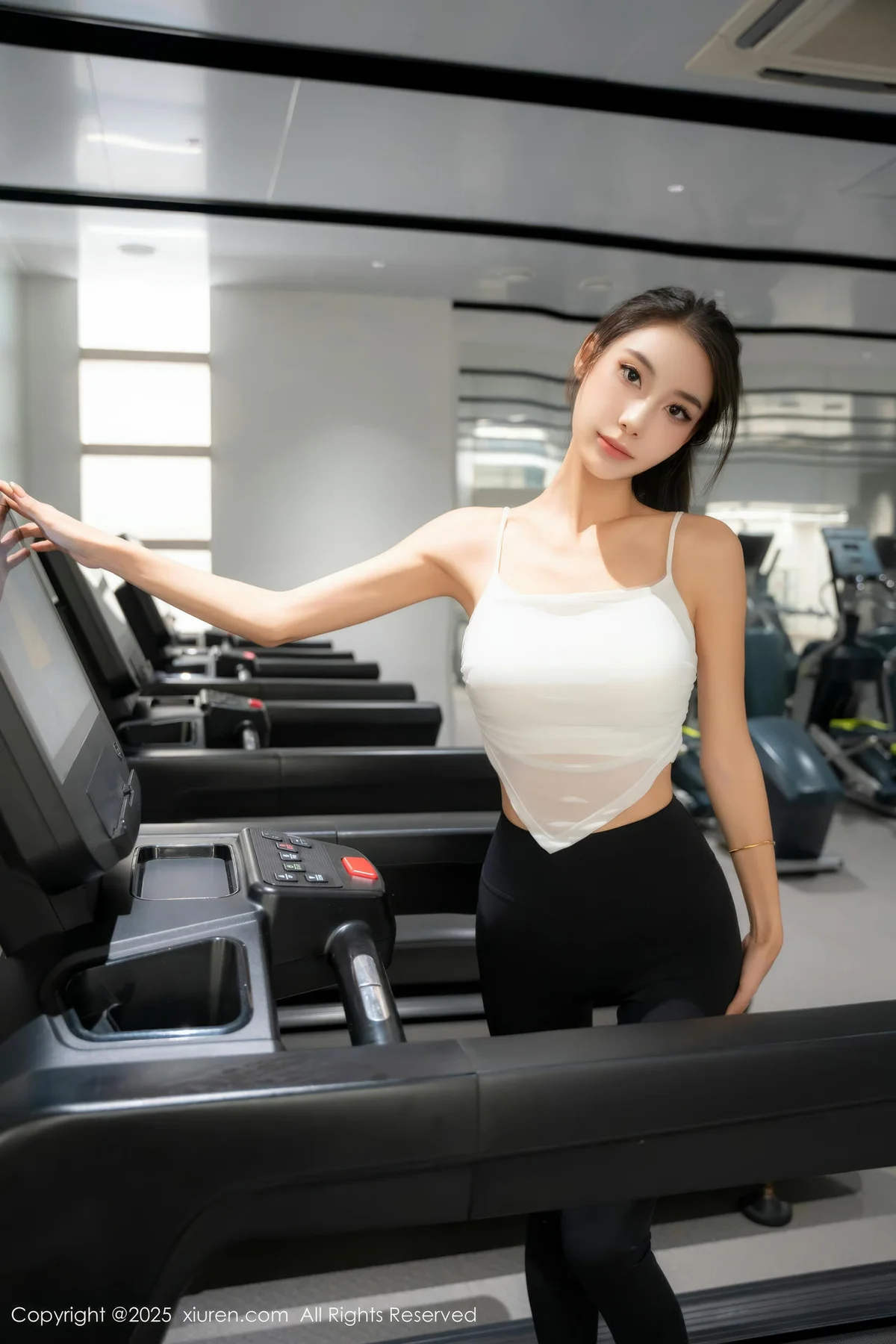 XiuRen 秀人 No.10239 lingyu69 健身房场景拍摄 - 1