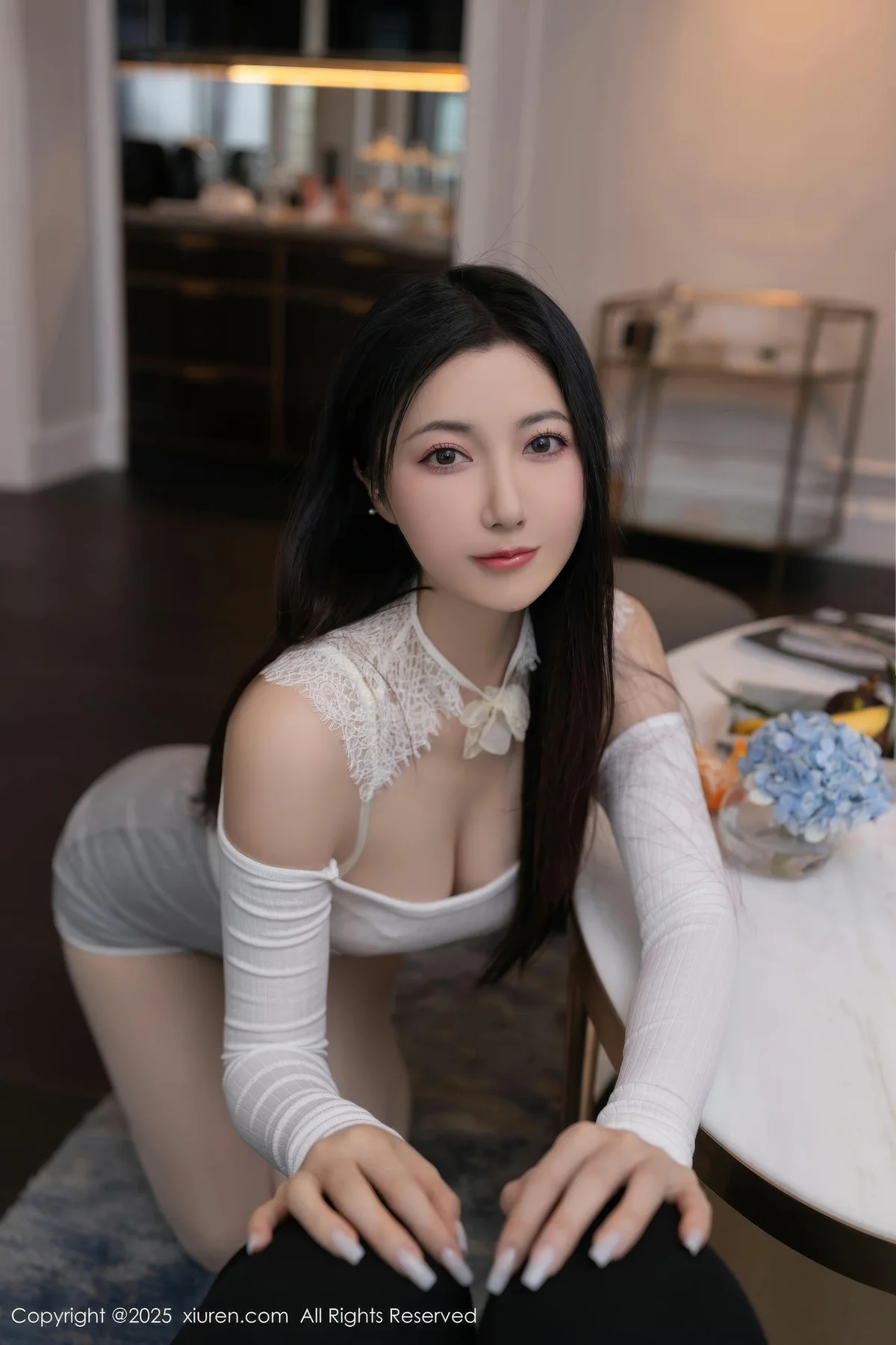 XiuRen 秀人 No.10261 鱼子酱Fish 灰色短裤白色丝袜 - 8