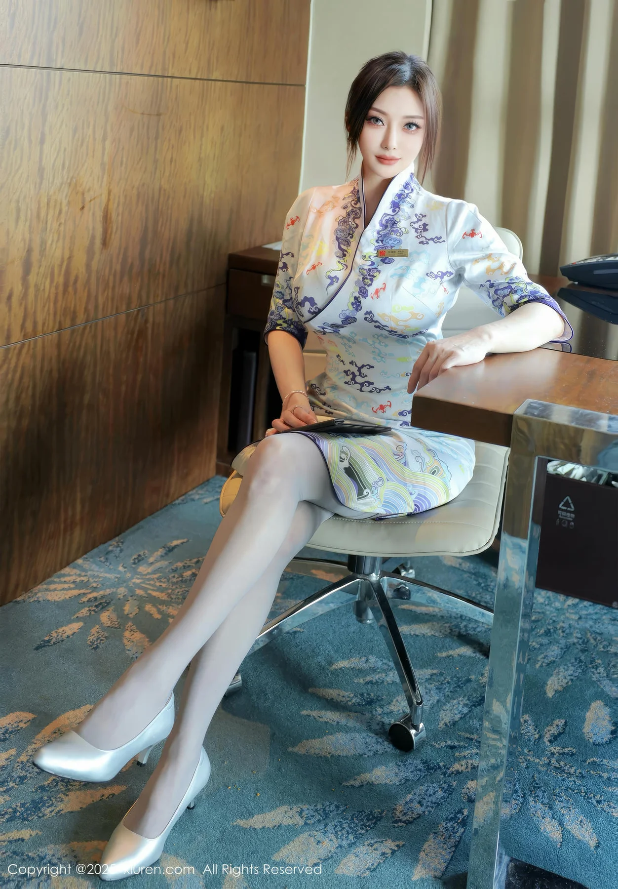 XiuRen 秀人 No.10273 苏一诺 青色旗袍灰色丝袜 - 1