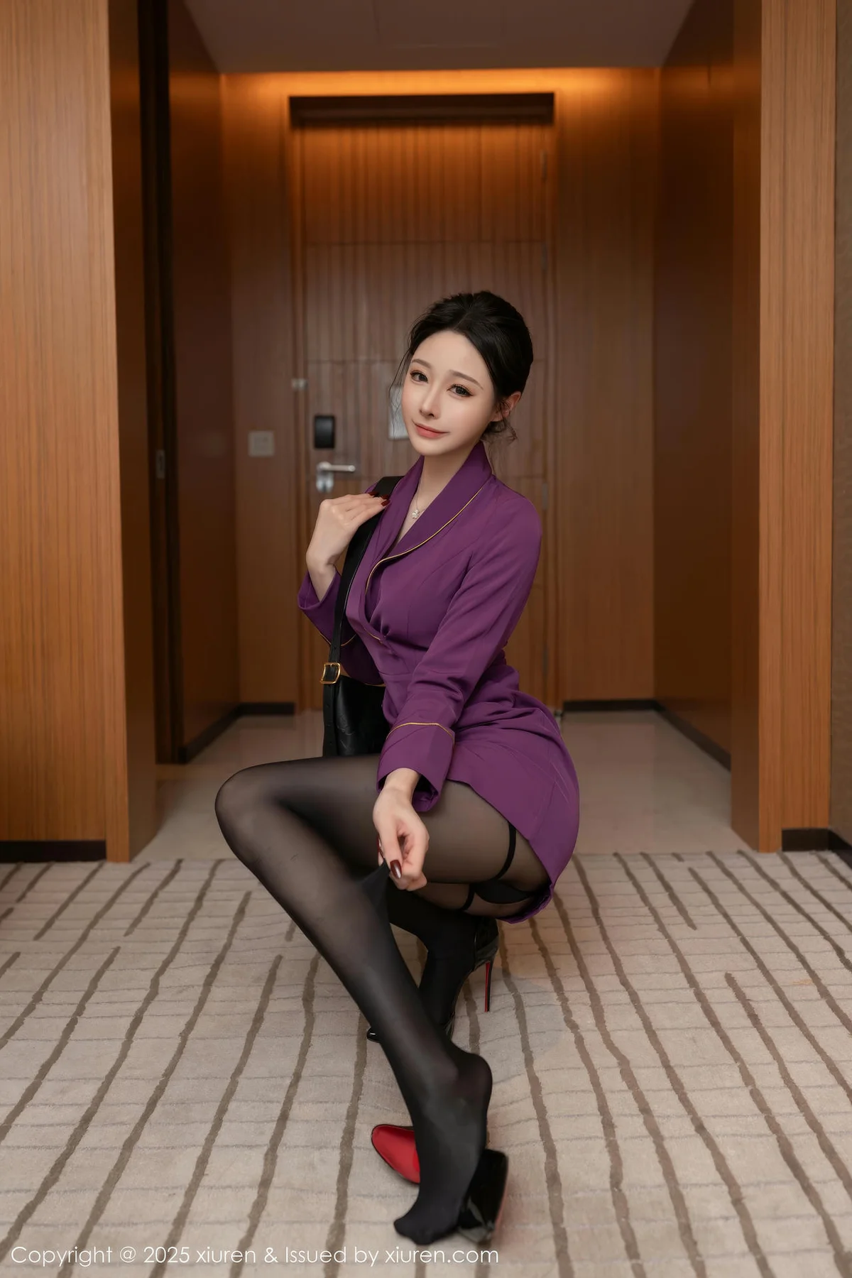 XiuRen 秀人 No.10290 小逗逗 紫色制服魅惑黑丝 - 2