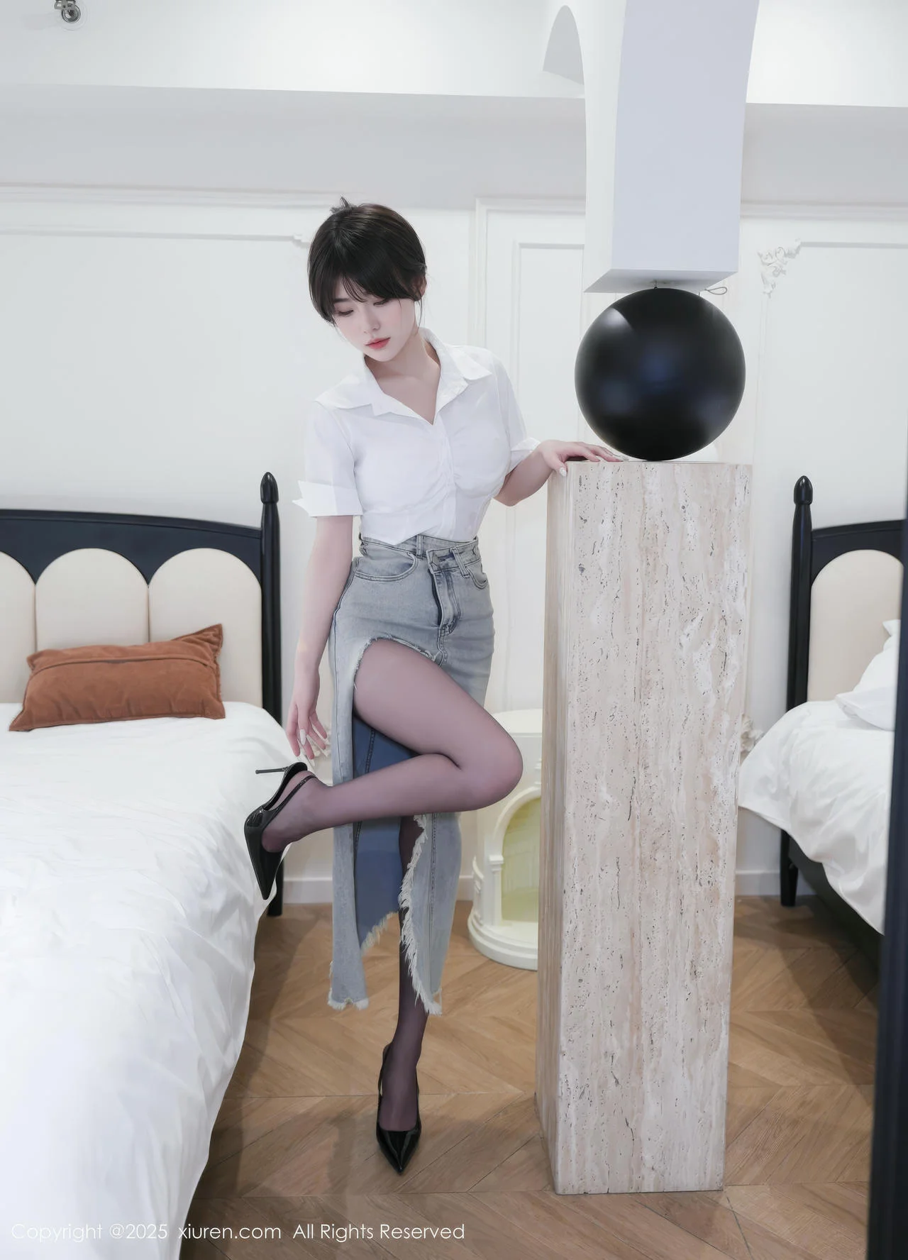 XiuRen 秀人 No.10294 汁汁 白色T恤黑丝 - 8