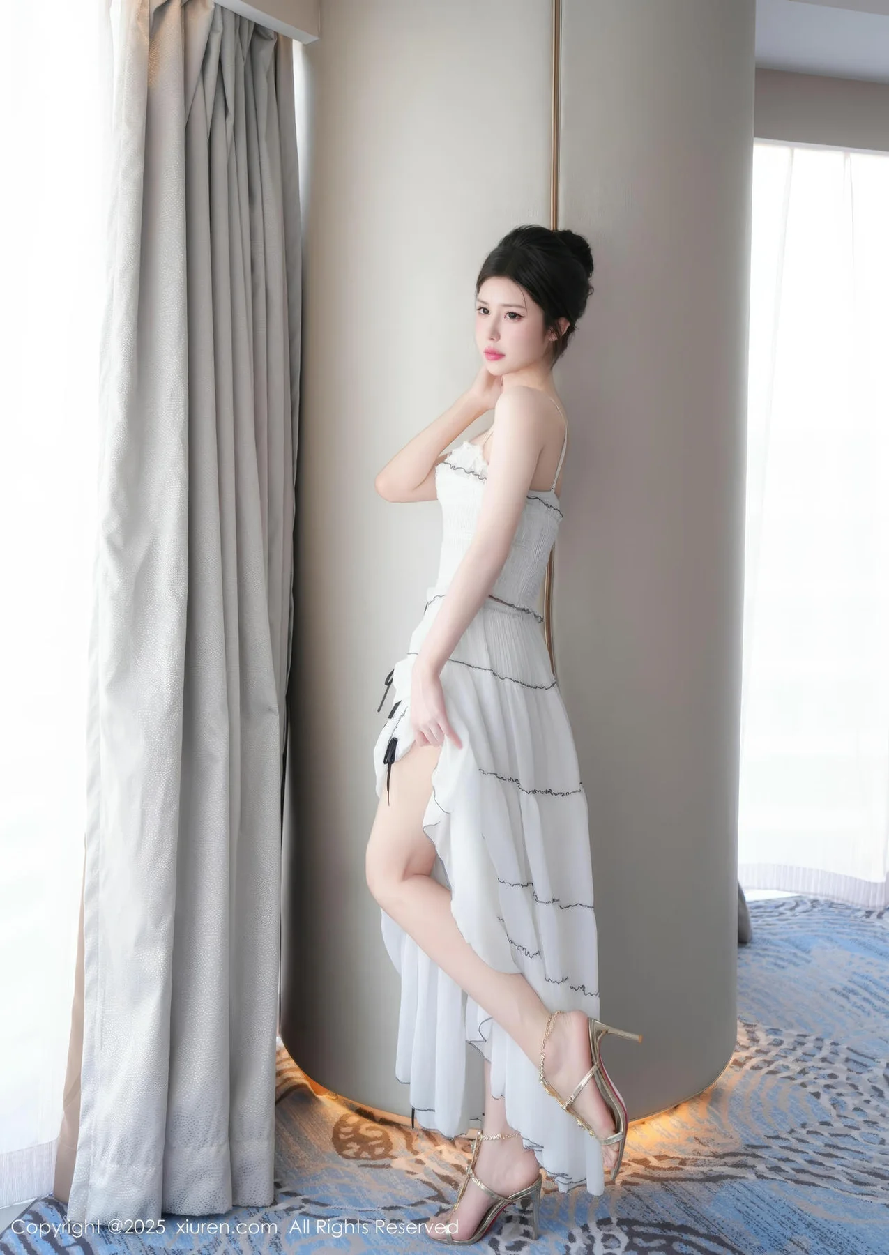 XiuRen 秀人 No.10310 奶芙酱-EVA白色连衣裙香肩美女 - 8