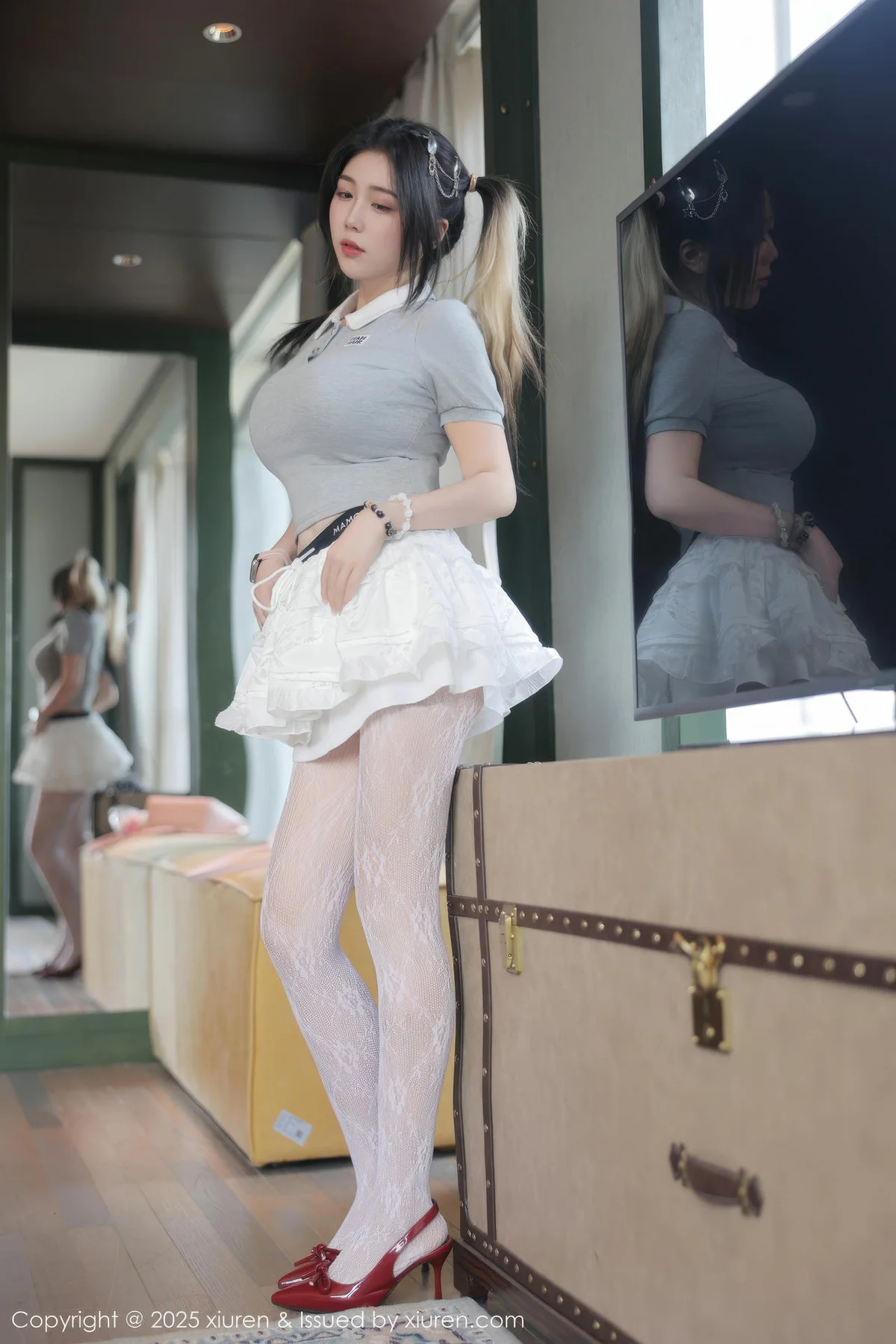 XiuRen 秀人 No.10330 诺诺Hsu 诱人白色蕾丝袜 - 3