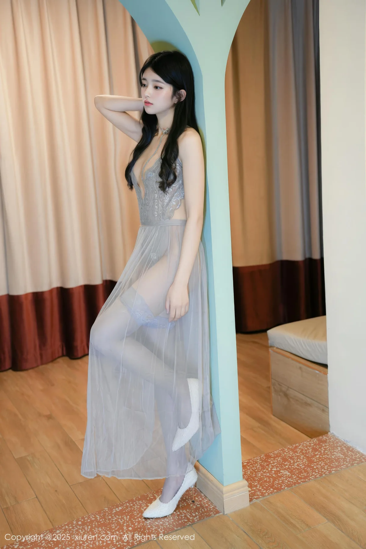 XiuRen 秀人 No.10334 美少女 灰色长腿丝袜 - 1