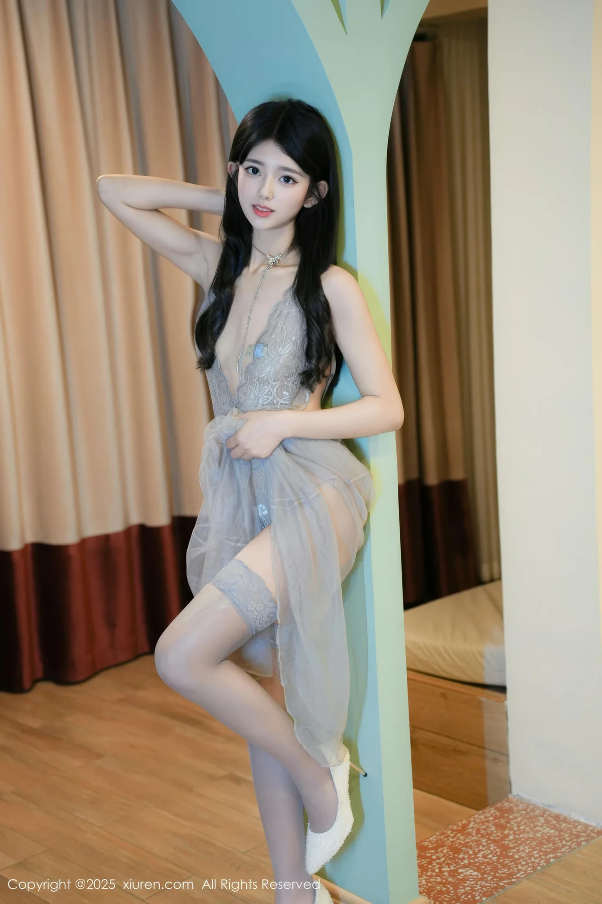 XiuRen 秀人 No.10334 美少女 灰色长腿丝袜 - 4